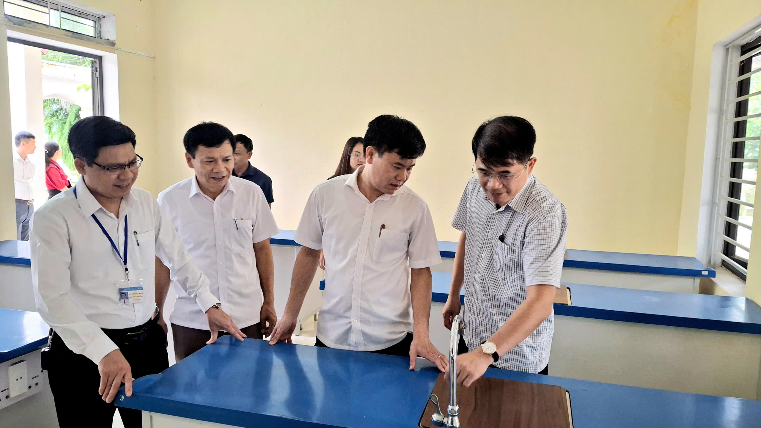Anh-tin-bai