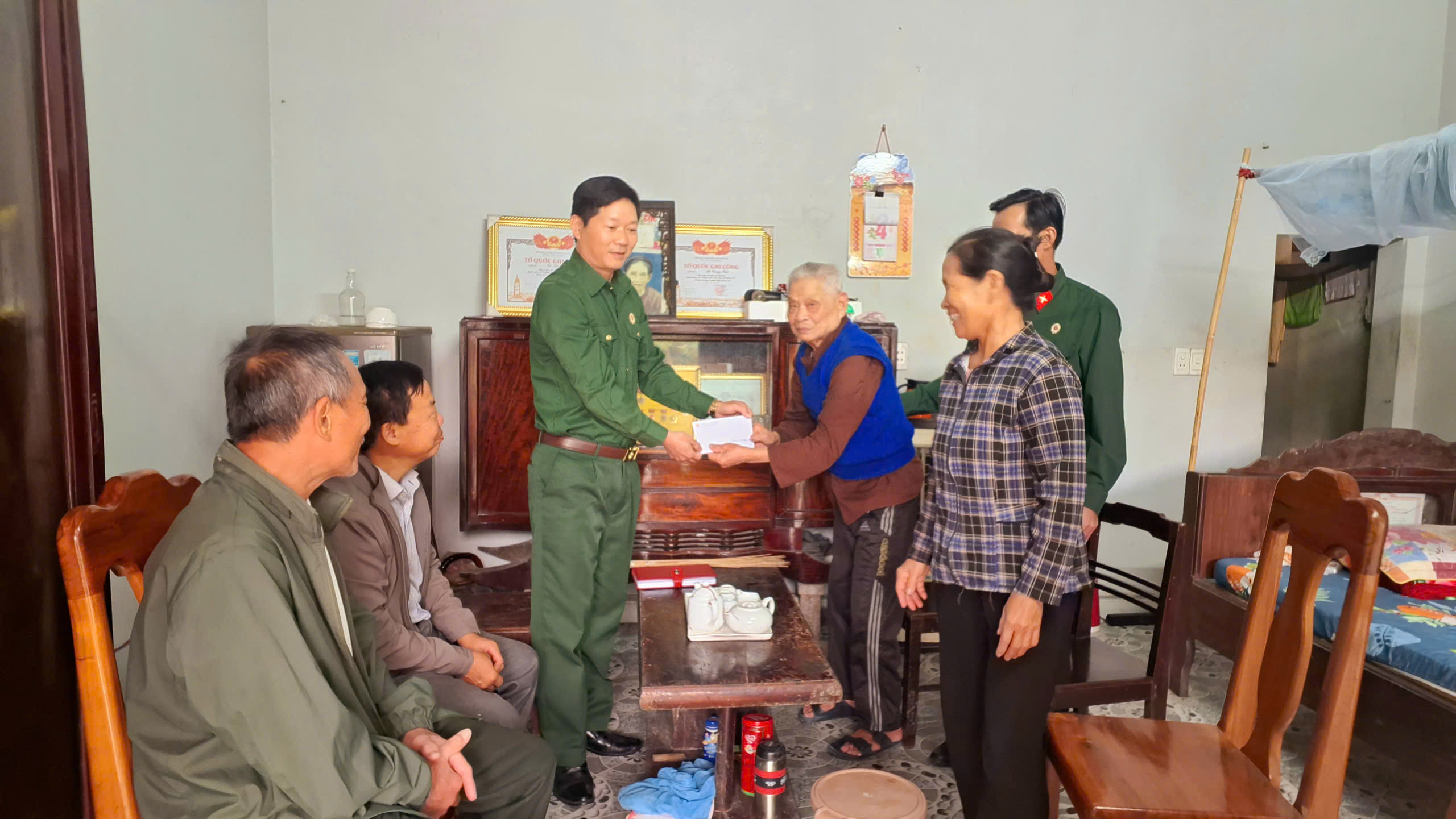 Anh-tin-bai