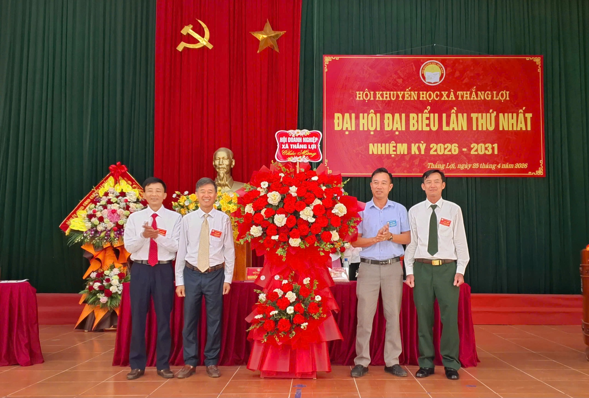 Anh-tin-bai