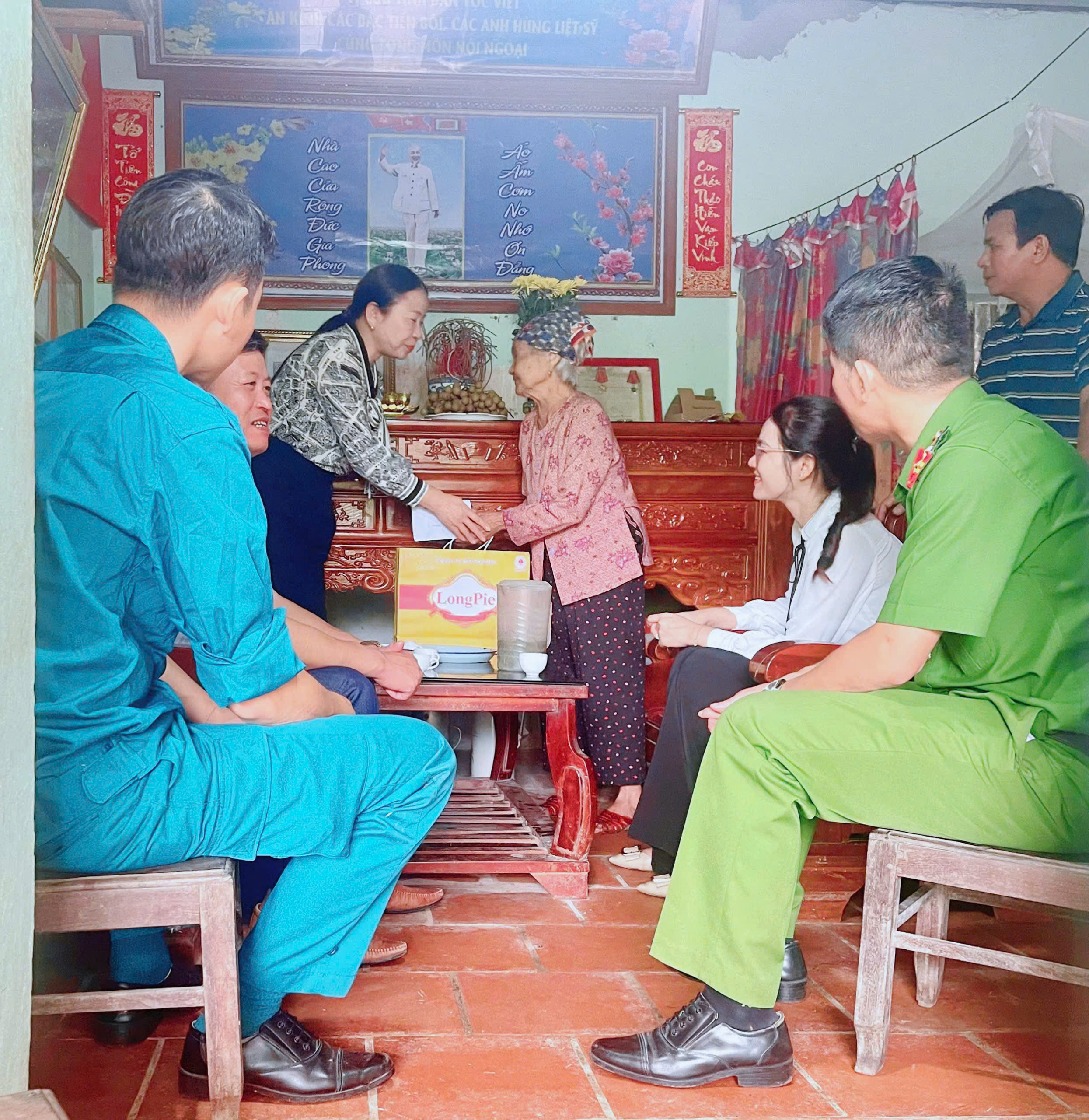 Anh-tin-bai