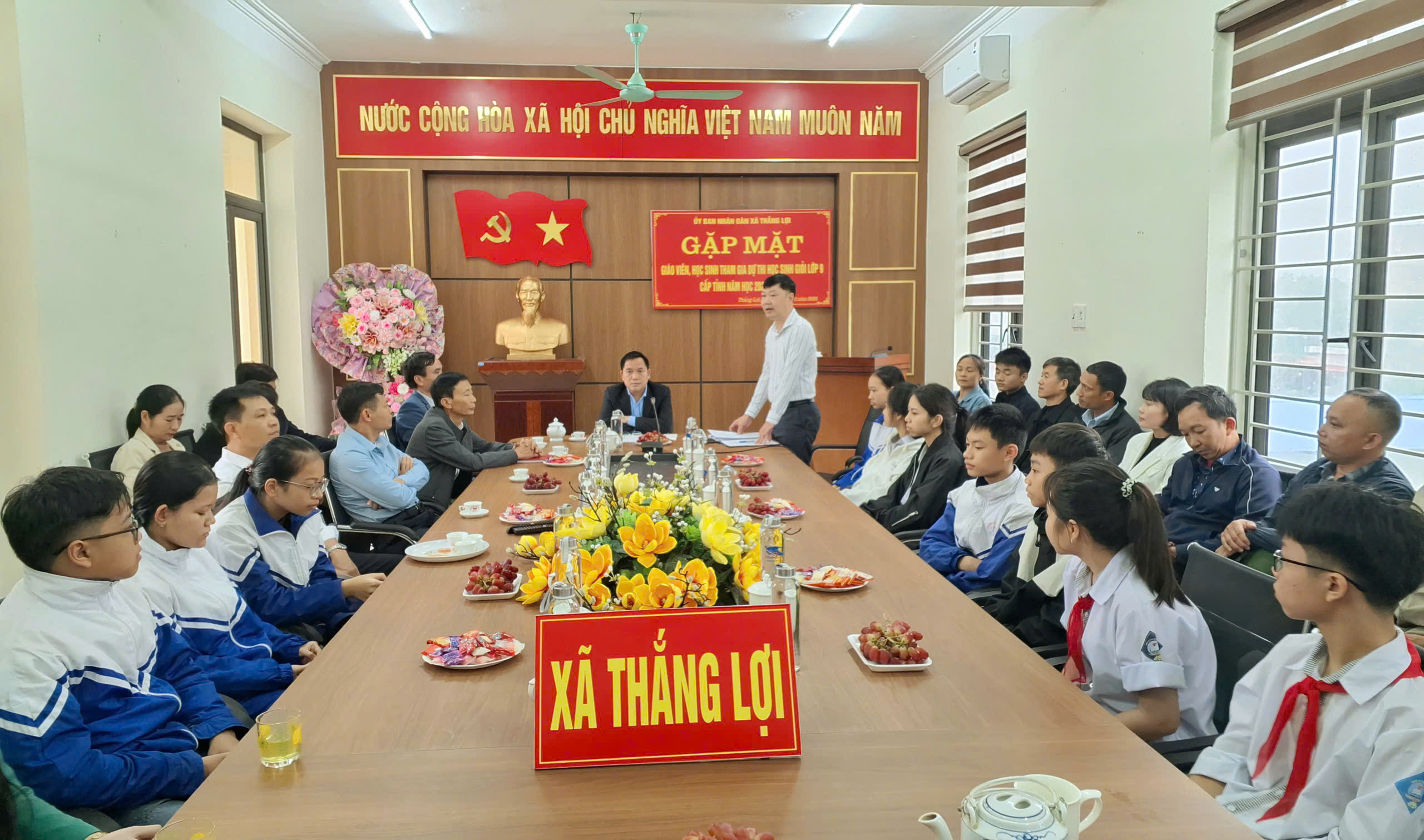 Anh-tin-bai