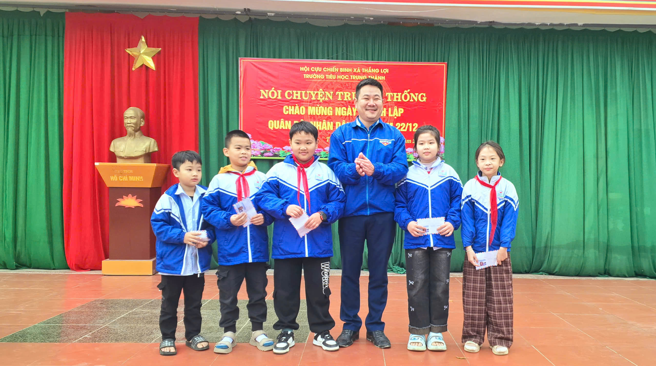 Anh-tin-bai