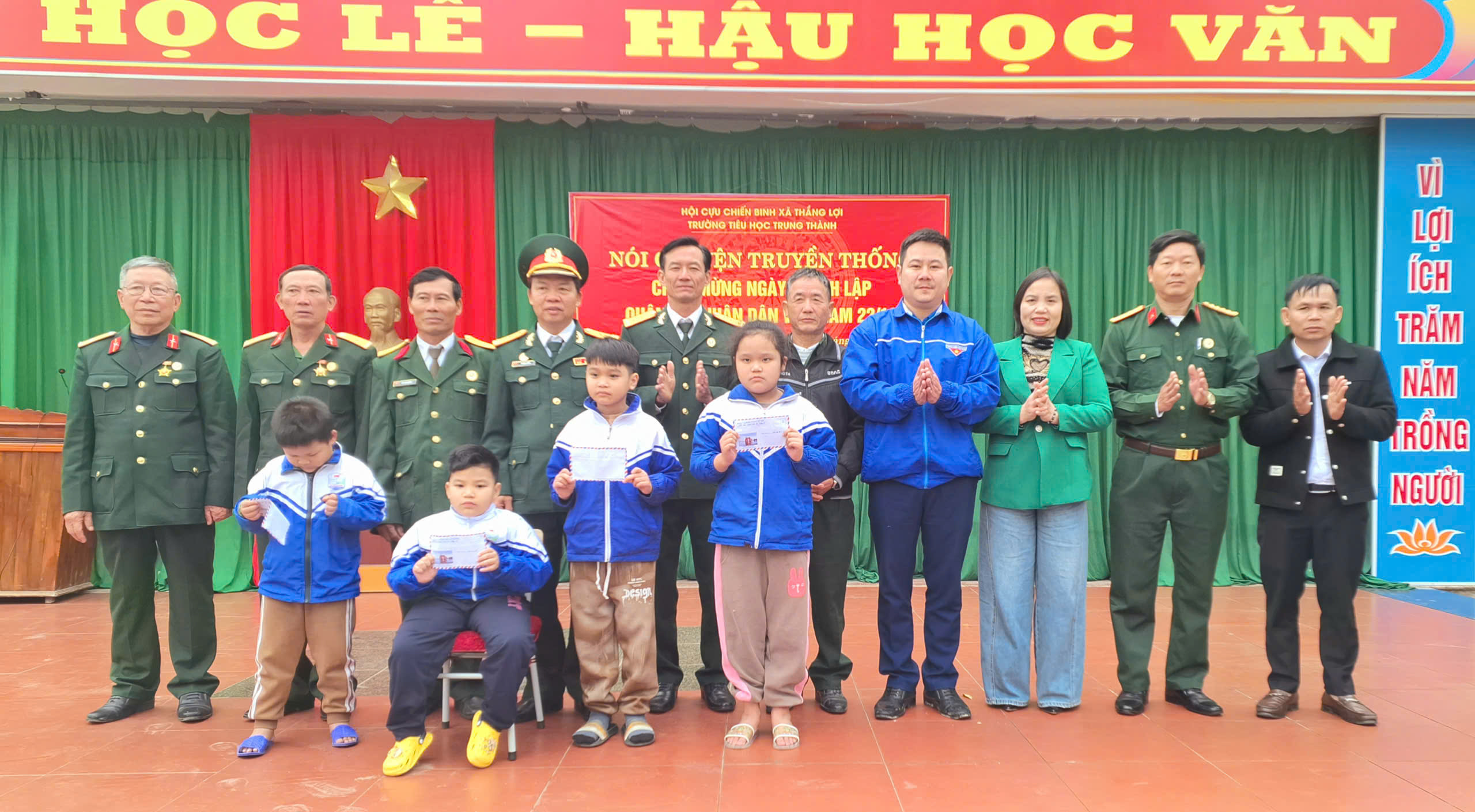 Anh-tin-bai