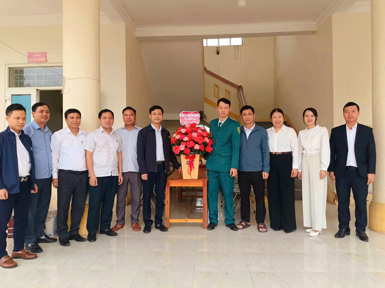 Xã Thắng Lợi chúc mừng Ban Chỉ huy Quân sự xã nhân kỷ niệm 81 năm ngày thành lập Quân đội Nhân dân Việt Nam