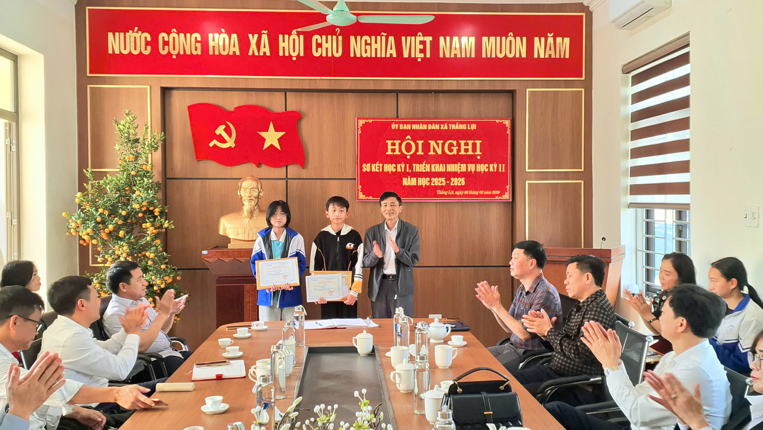 Anh-tin-bai