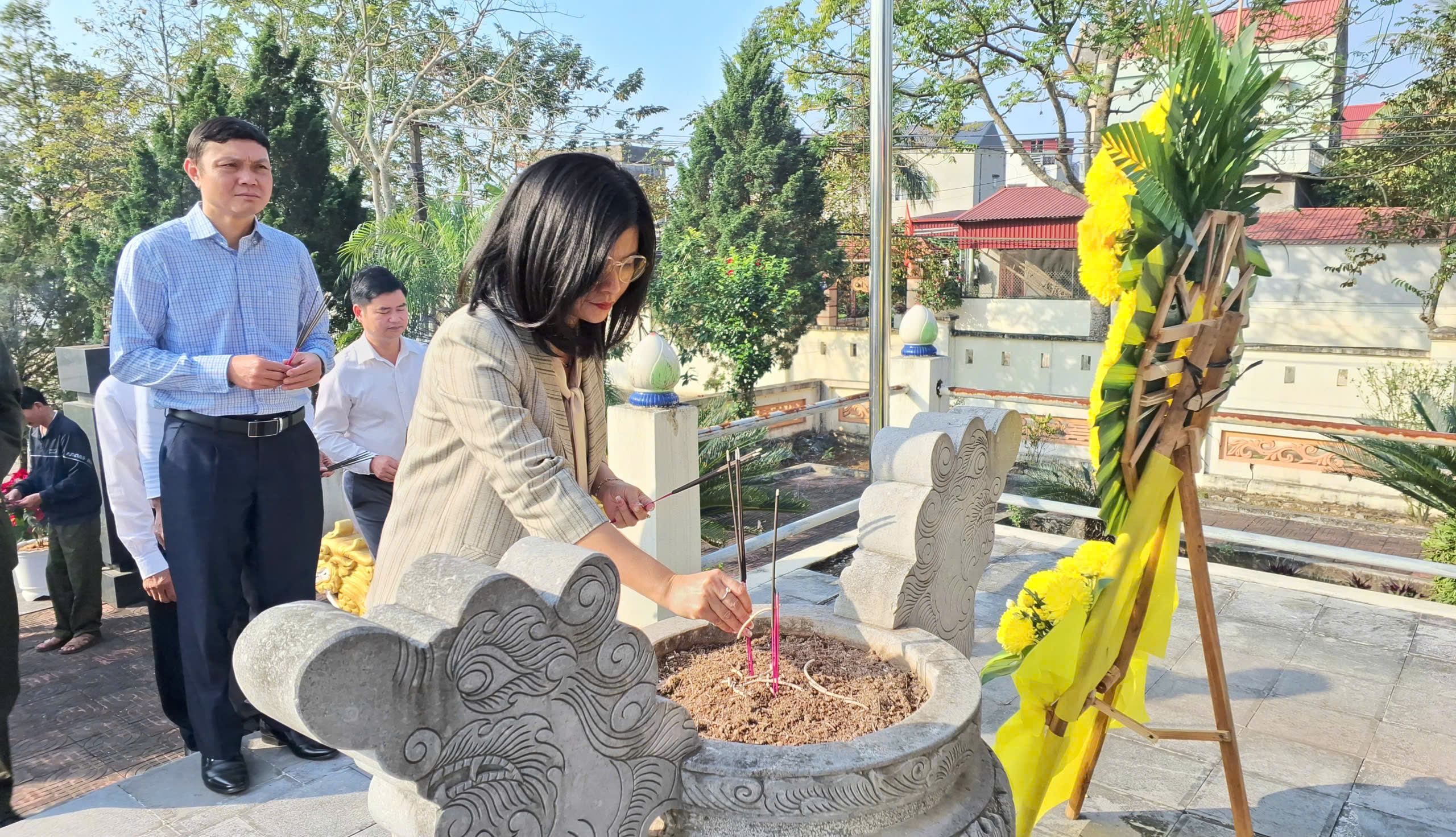 Anh-tin-bai