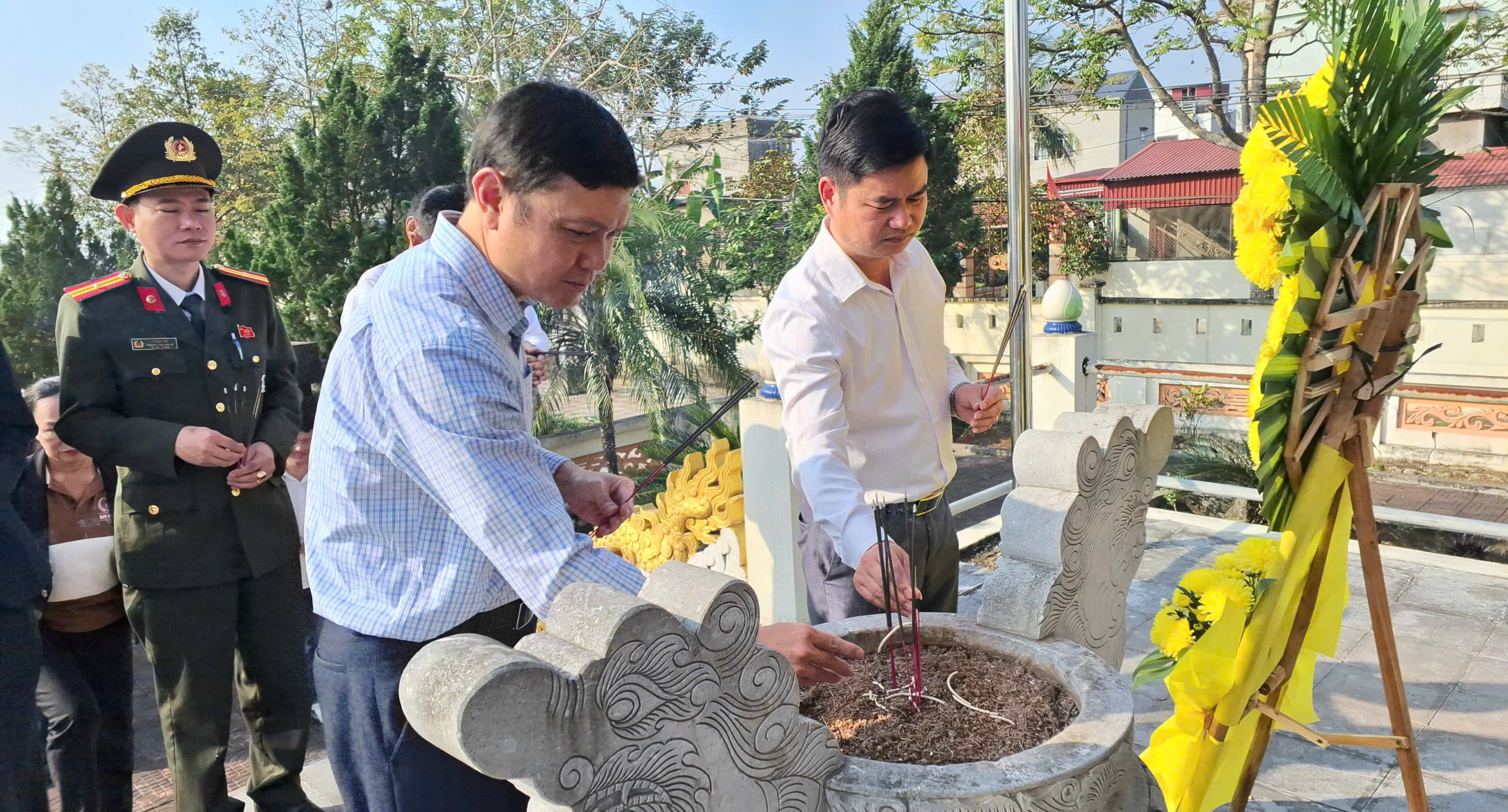 Anh-tin-bai