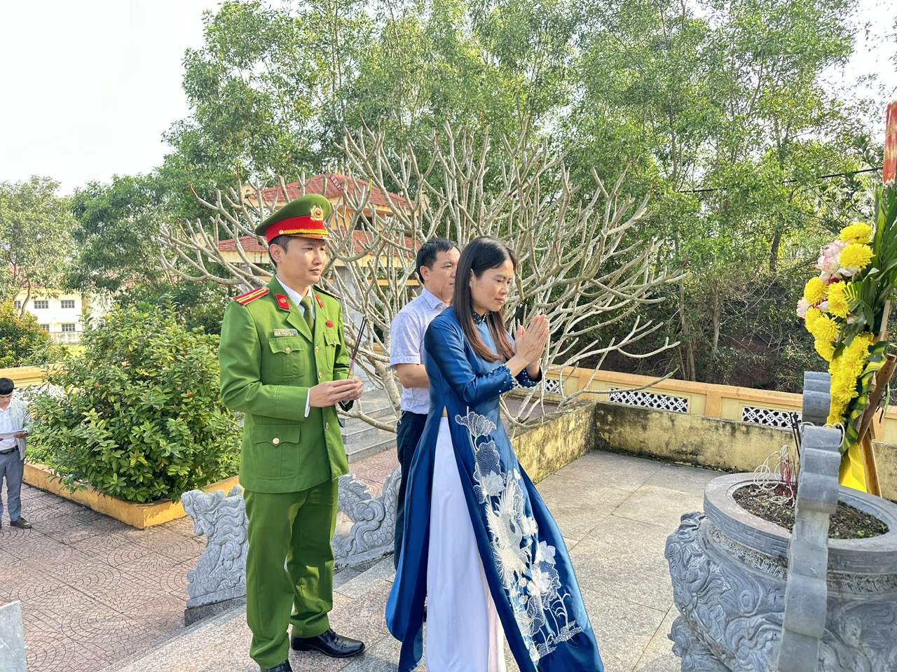 Anh-tin-bai