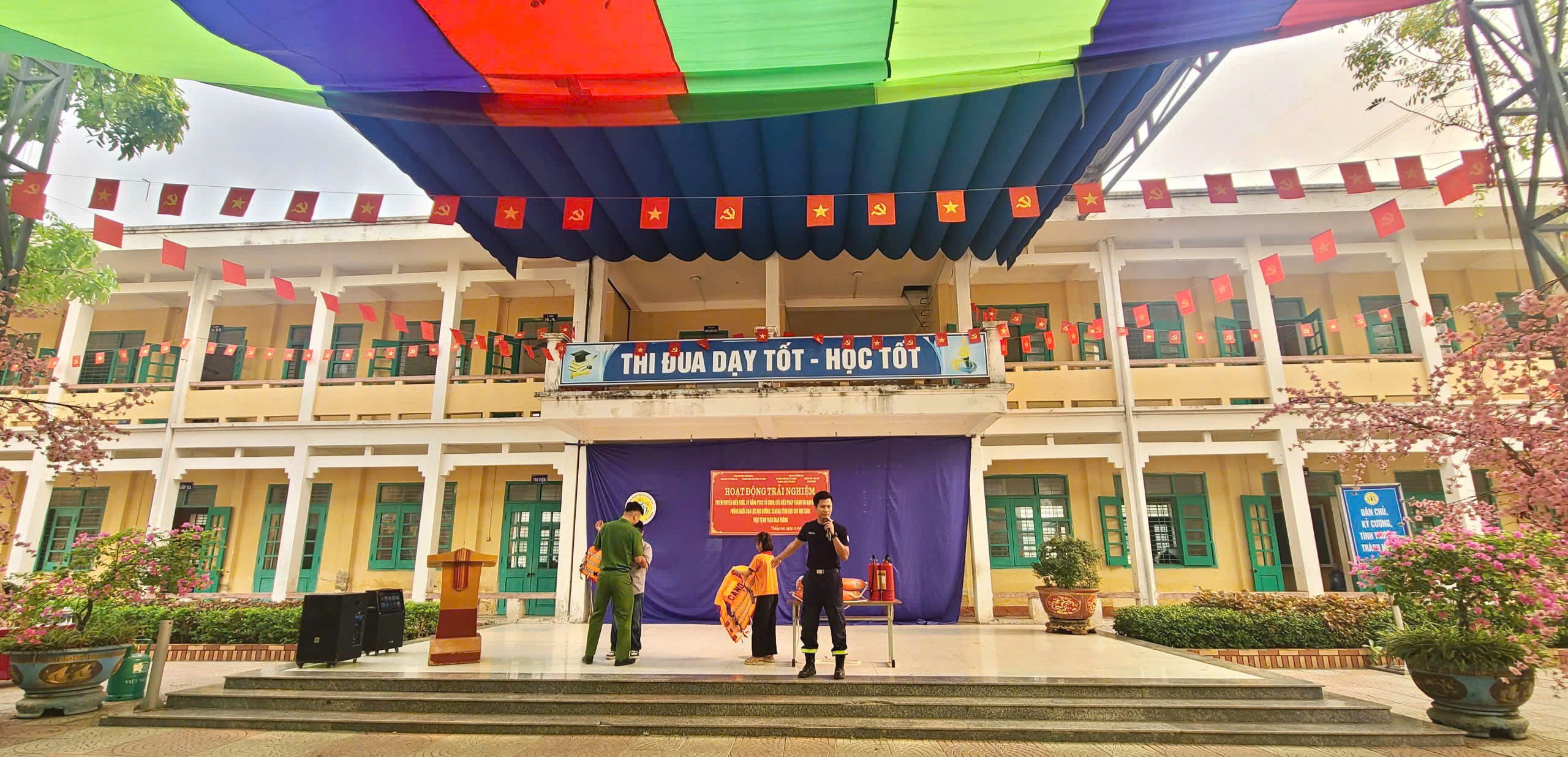 Anh-tin-bai