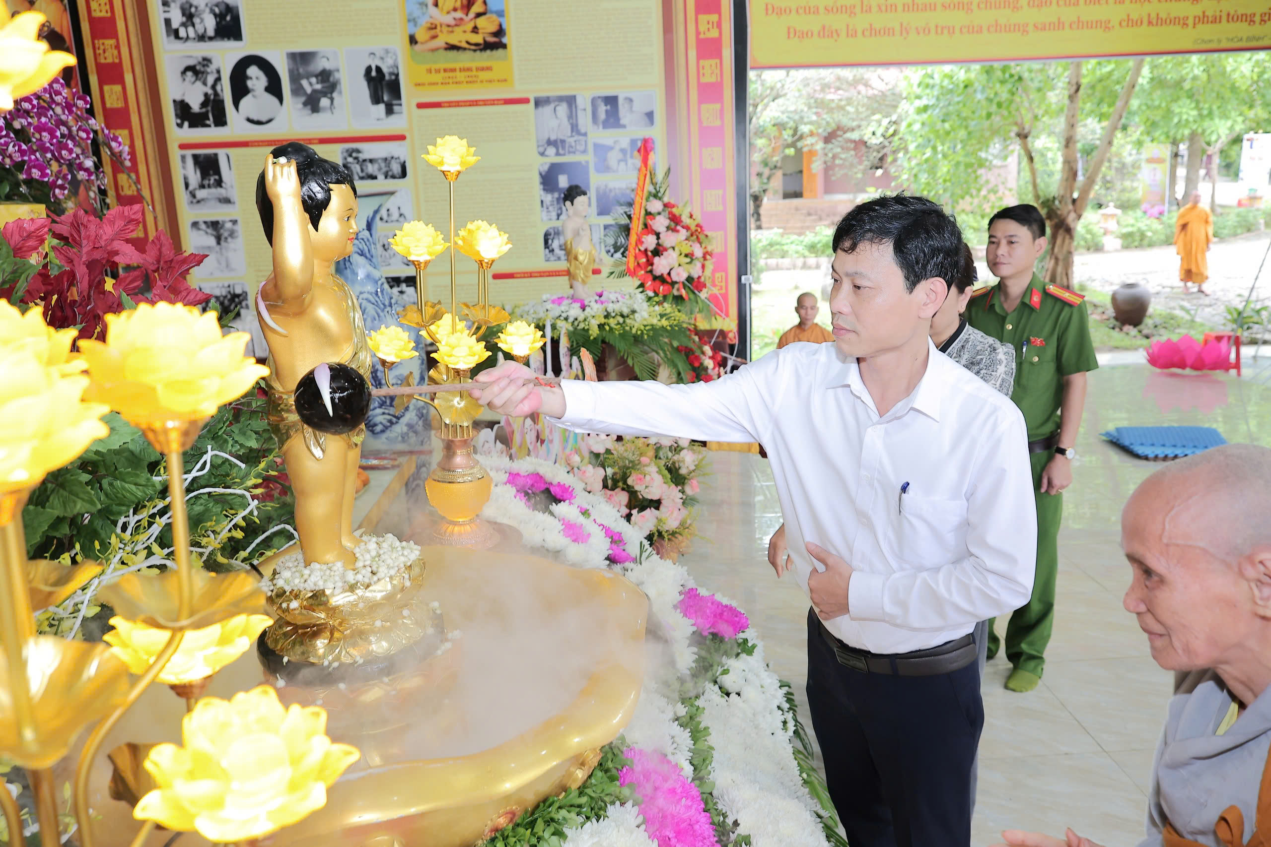 Anh-tin-bai