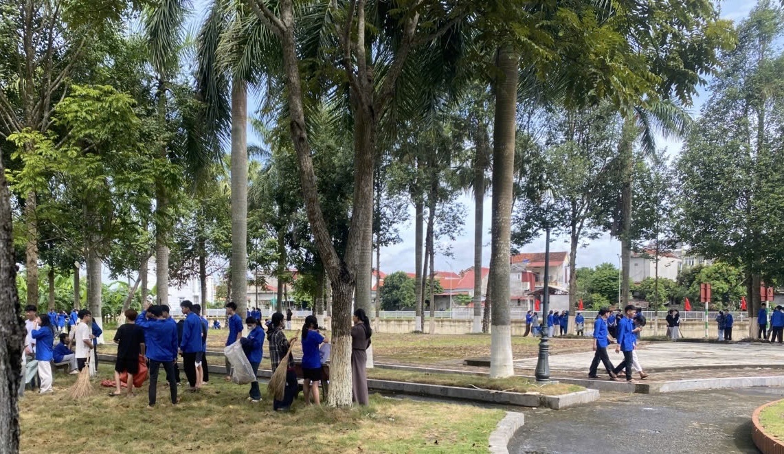 Hơn 300 đoàn viên, thanh niên xã Nông Cống ra quân tổng vệ sinh môi trường chào mừng Đại hội Đảng bộ xã lần thứ Nhất