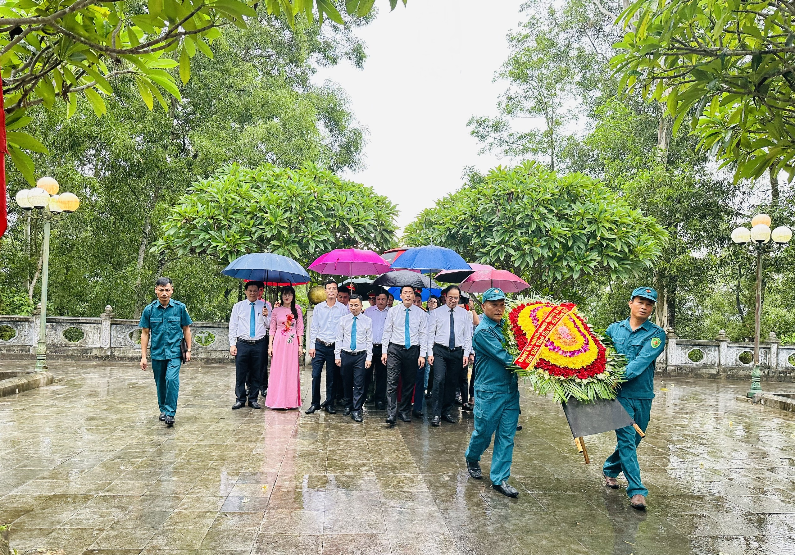 XÃ NÔNG CỐNG TỔ CHỨC LỄ DÂNG HƯƠNG TẠI NGHĨA TRANG LIỆT SĨ NHÂN DỊP ĐẠI HỘI ĐẢNG BỘ XÃ LẦN THỨ NHẤT, NHIỆM KỲ 2025–2030