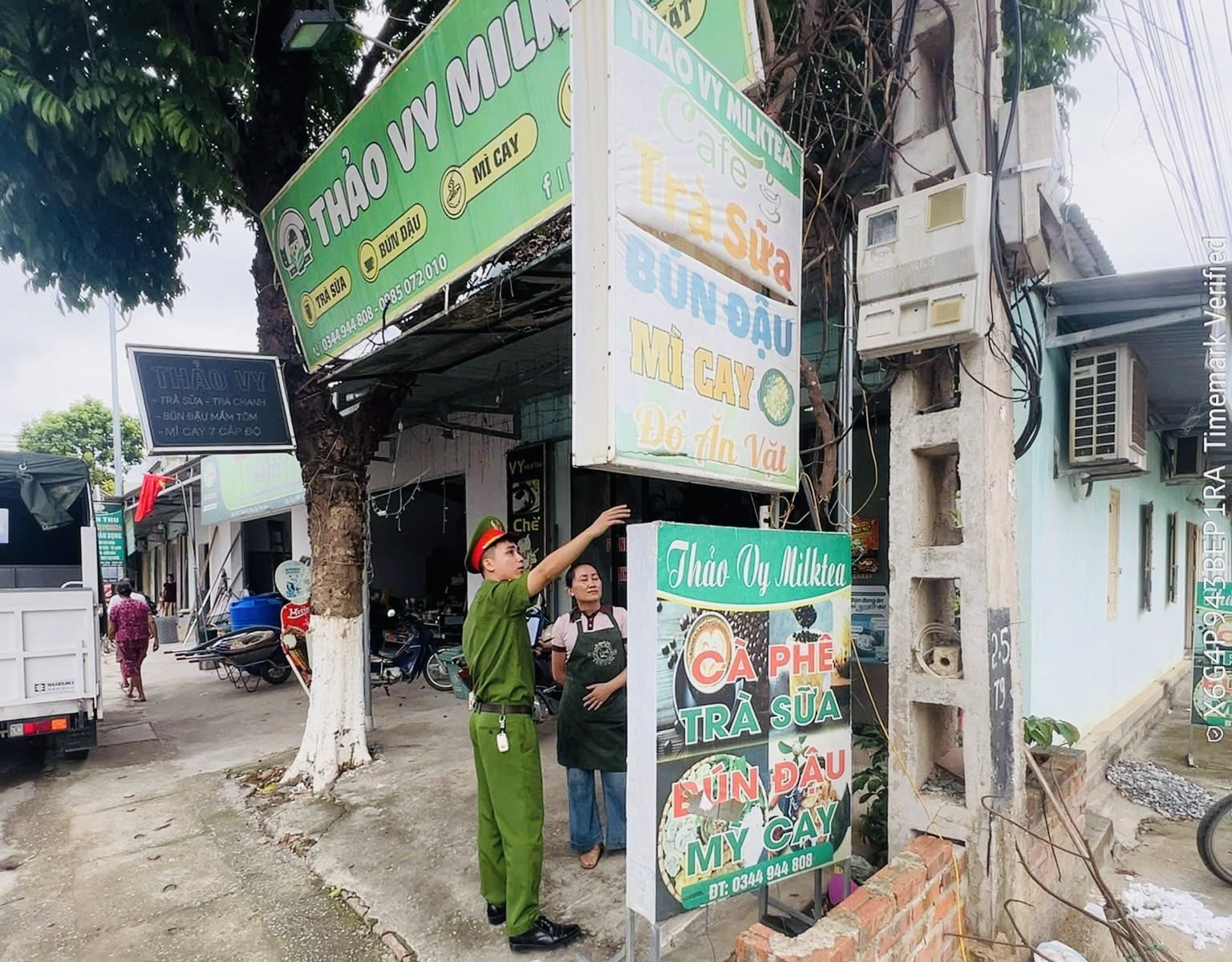 TĂNG CƯỜNG THIẾT LẬP LẠI TRẬT TỰ HÀNH LANG AN TOÀN GIAO THÔNG, TRẬT TỰ CÔNG CỘNG TRÊN ĐỊA BÀN TOÀN XÃ