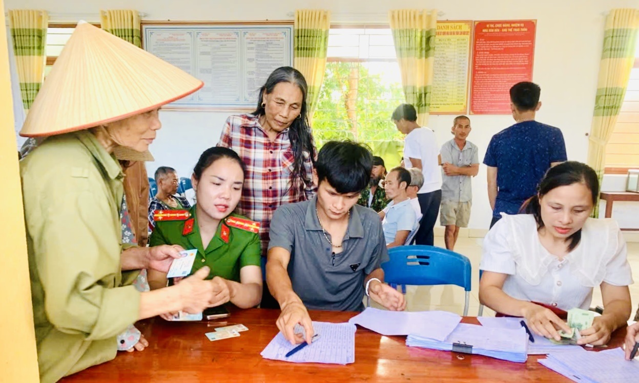 CÔNG AN XÃ NÔNG CỐNG HUY ĐỘNG TỐI ĐA LỰC LƯỢNG RÀ SOÁT, CHI TRẢ TIỀN LỄ QUỐC KHÁNH 2/9 ĐẾN TOÀN DÂN