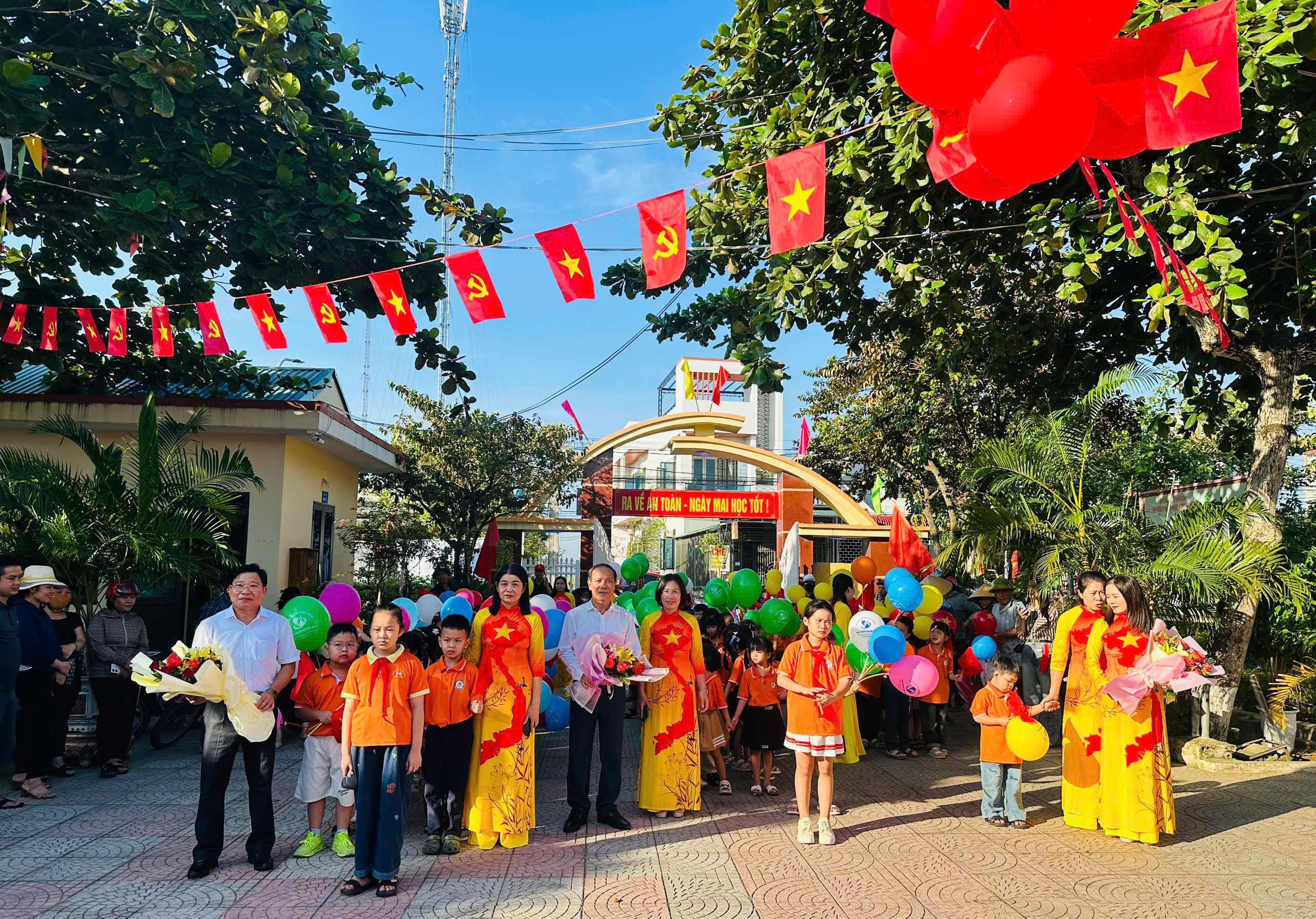 Lễ khai giảng năm học 2025-2026 tại Trường Tiểu học Vạn Thiện 