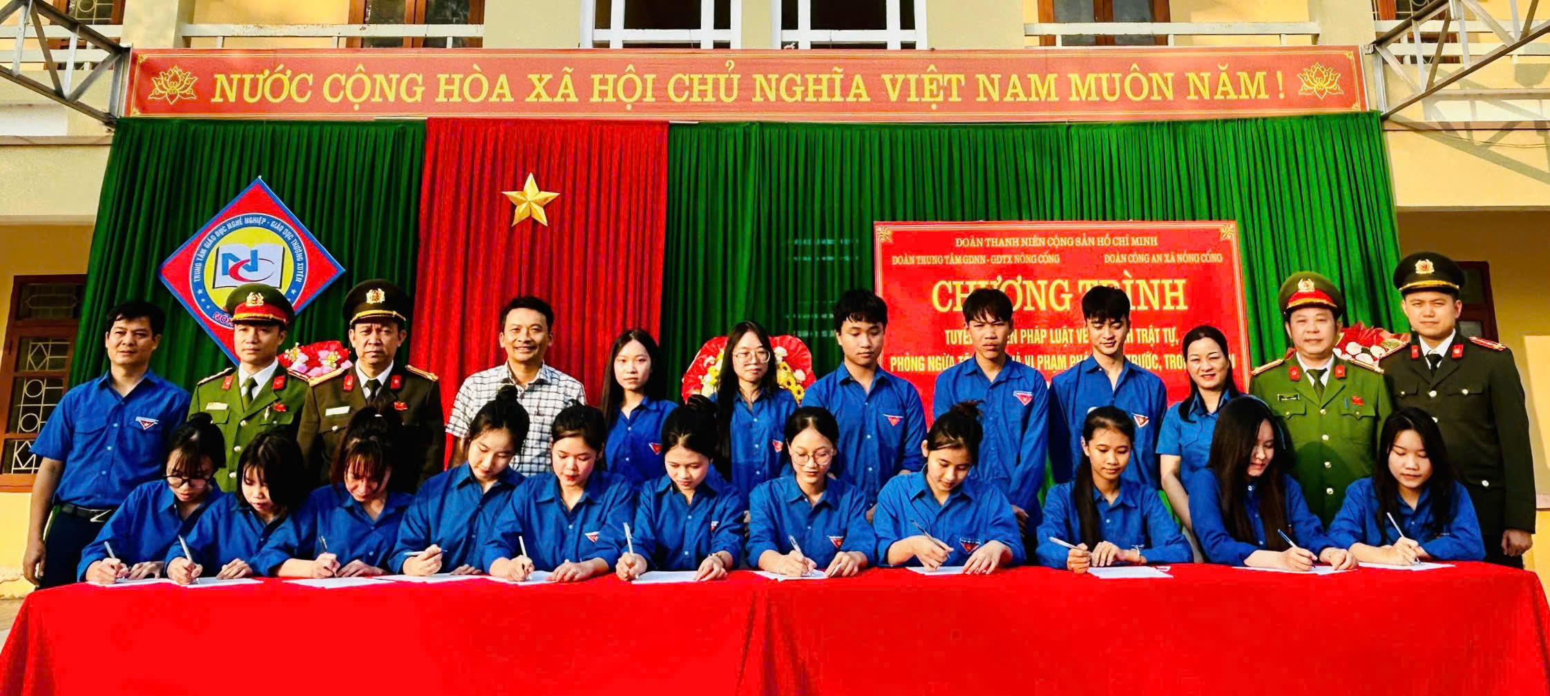 Anh-tin-bai