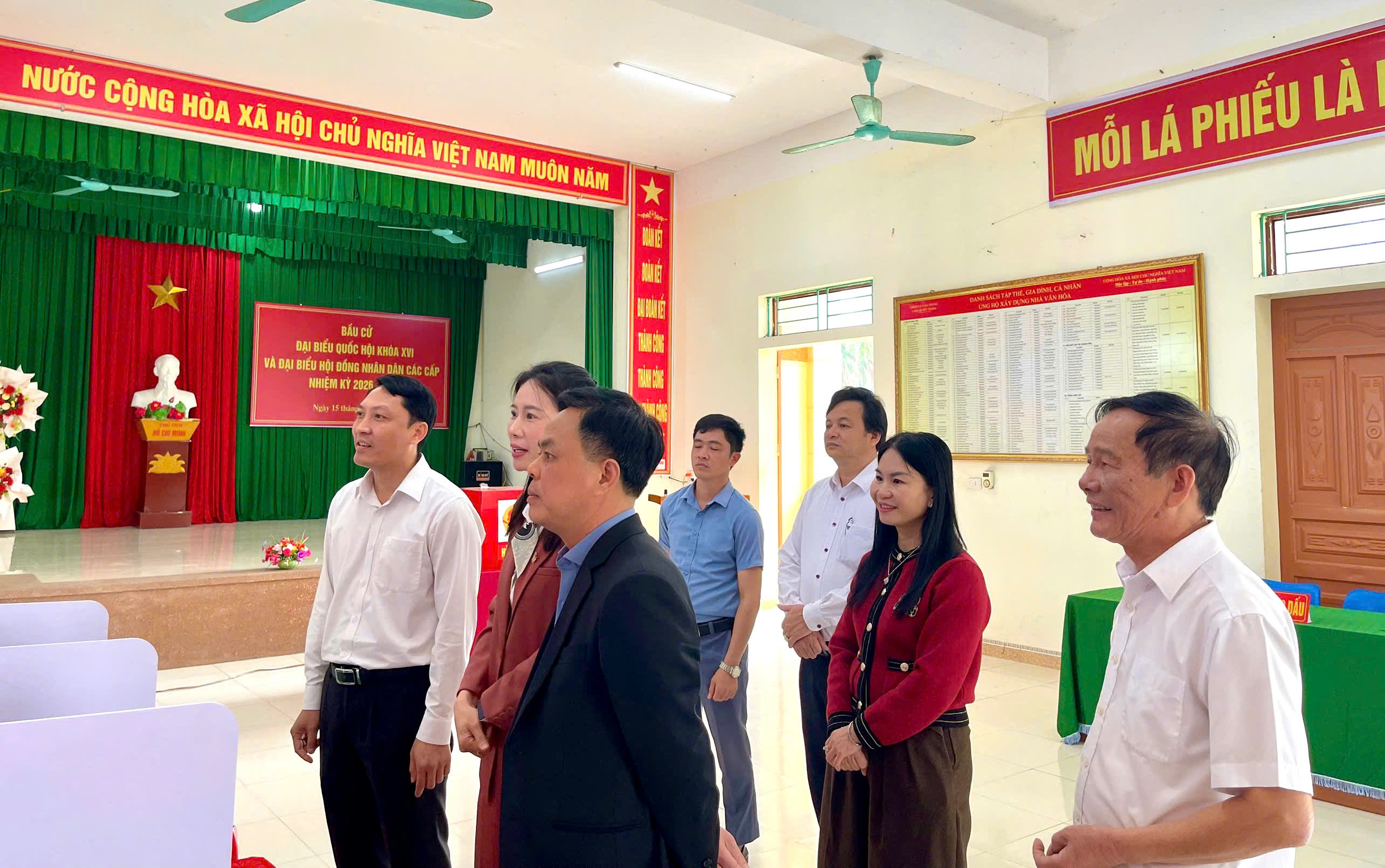 Đoàn công tác của Tỉnh rủy kiểm tra công tác chuẩn bị bầu cử tại xã Nông Cống 