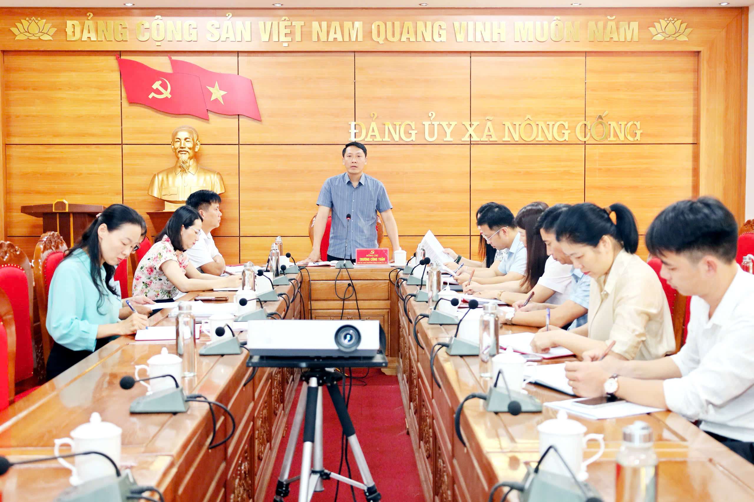 Đồng chí Trương Công Tuấn, Phó Bí thư Thường trực Đảng ủy xã Nông Cống làm việc với Ủy ban MTTQ và các đoàn thể chính trị - xã hội trên địa bàn xã