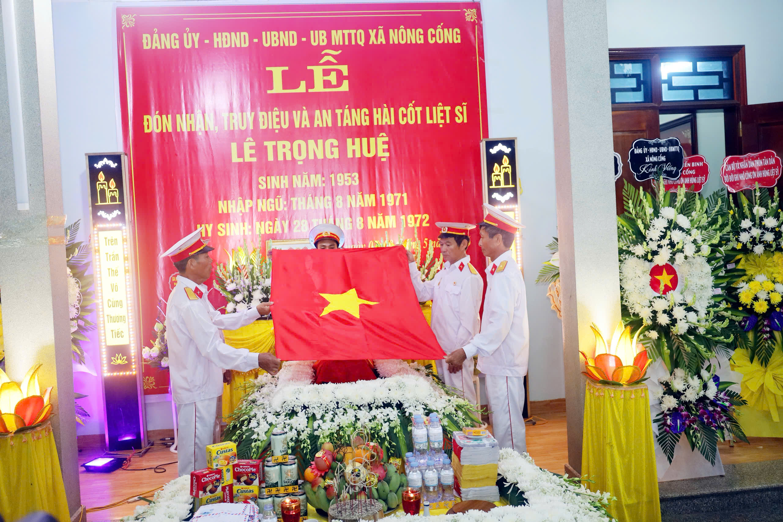 Hài cốt liệt sĩ Lê Trọng Huệ trở về với đất mẹ 