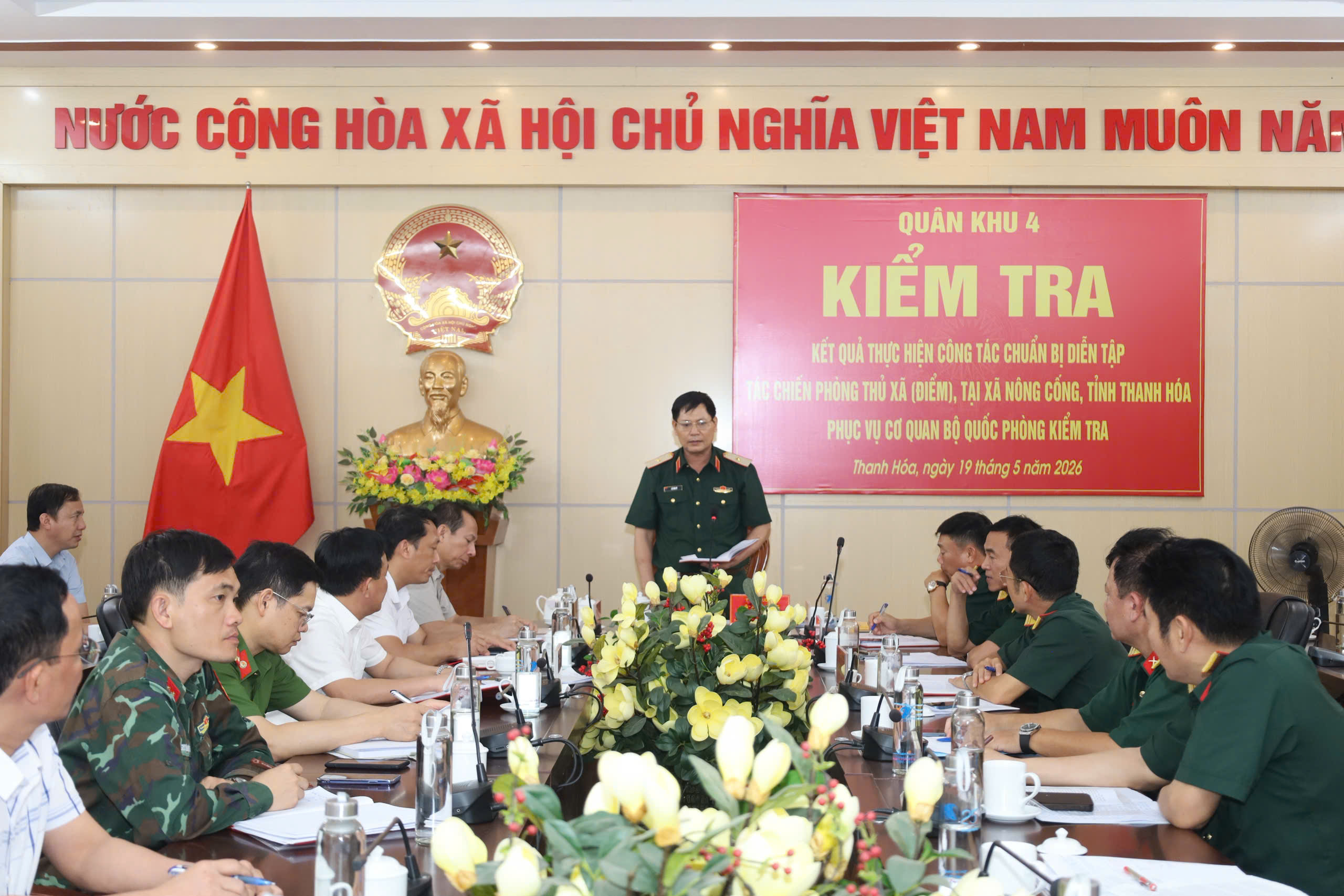 Đoàn công tác Quân khu 4 kiểm tra kết quả thực hiện công tác chuẩn bị diễn tập tác chiến phòng thủ xã (điểm) tại Nông Cống phục vụ cơ quan Bộ Quốc phòng kiểm tra