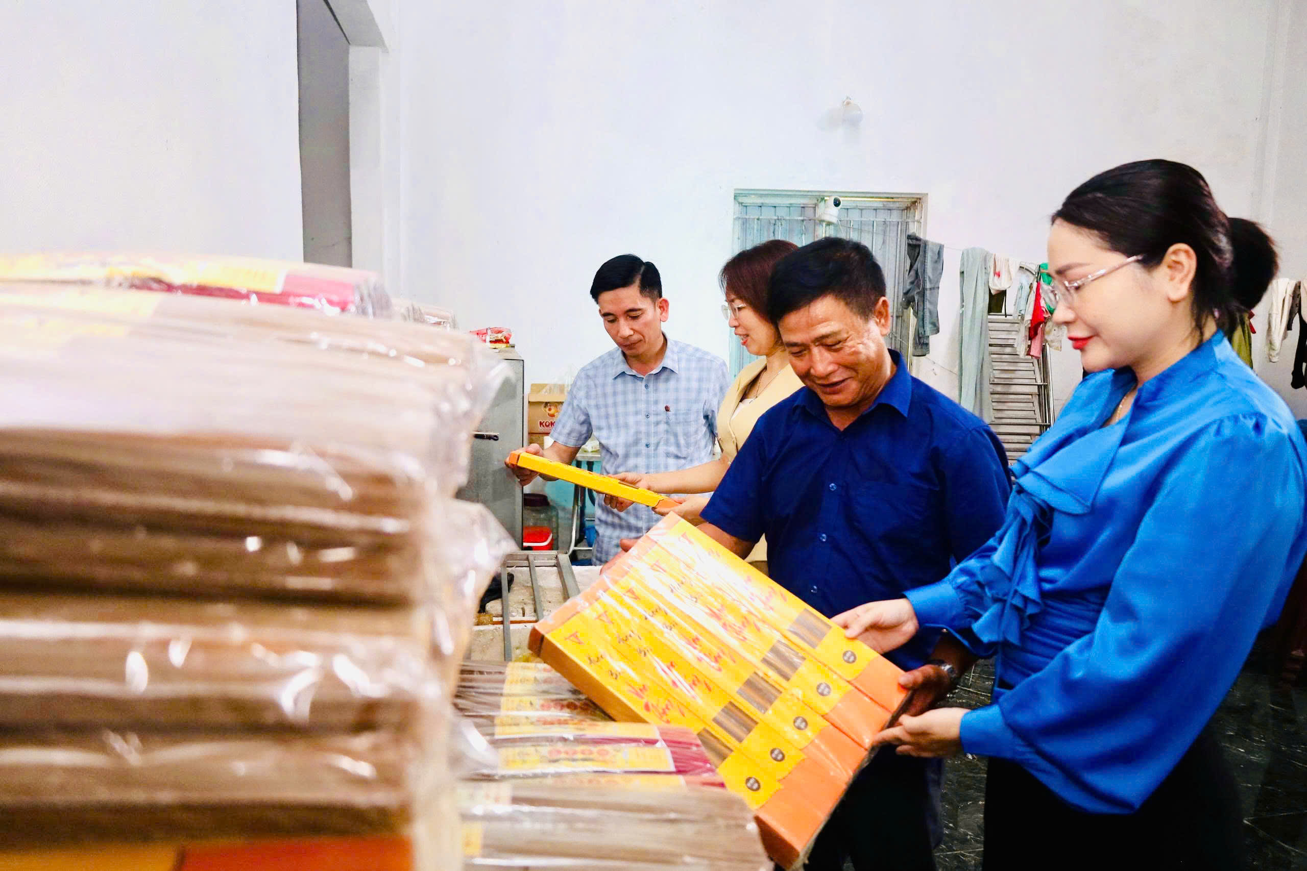 Khảo sát thực tế dự án vay vốn Quỹ Hỗ trợ nông dân “Phát triển ngành nghề sản xuất Hương Bài” thôn Quyết Thắng, xã Nông Cống, tỉnh Thanh Hóa