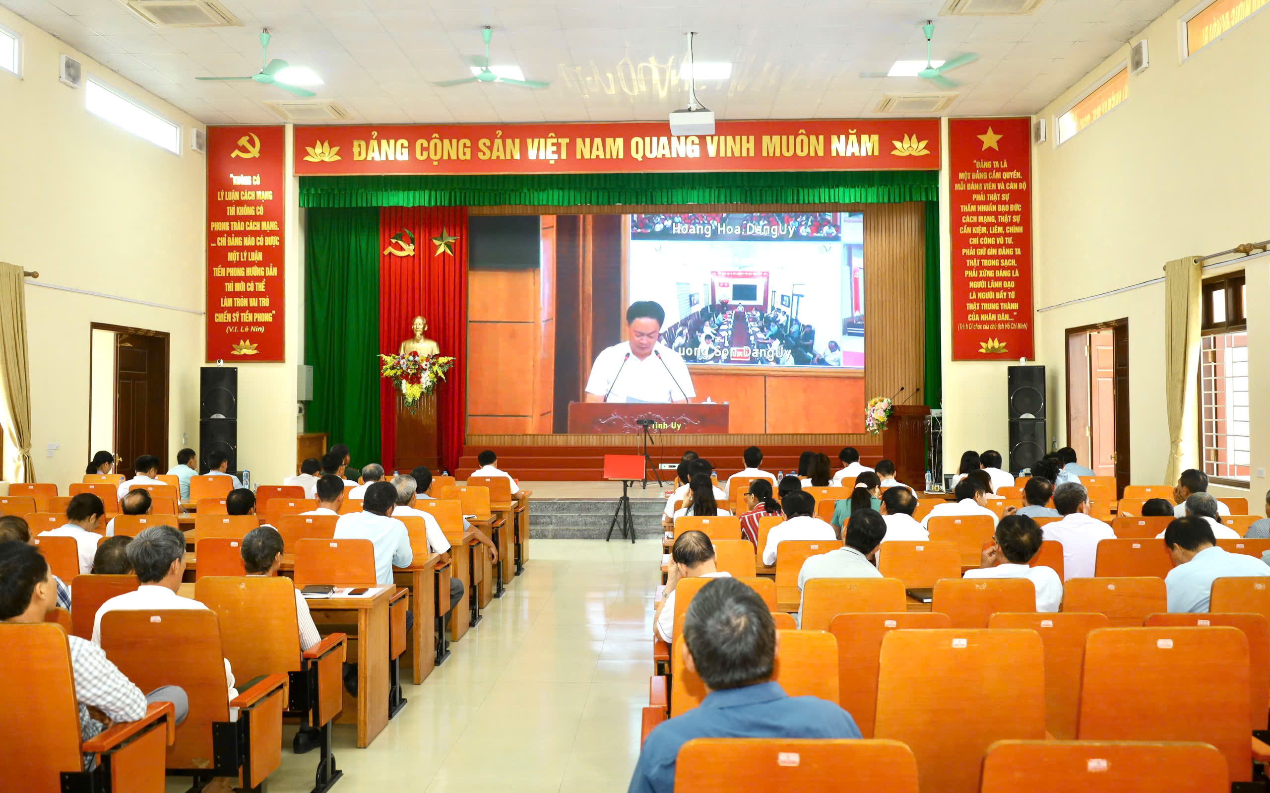 Xã Nông Cống tham dự Hội nghị lần thứ 7  BCH Đảng bộ tỉnh Thanh Hóa để cho ý kiến đối với Phương án tổng thể sắp xếp thôn, tổ dân phố trên địa bàn tỉnh và một số nội dung quan trọng khác