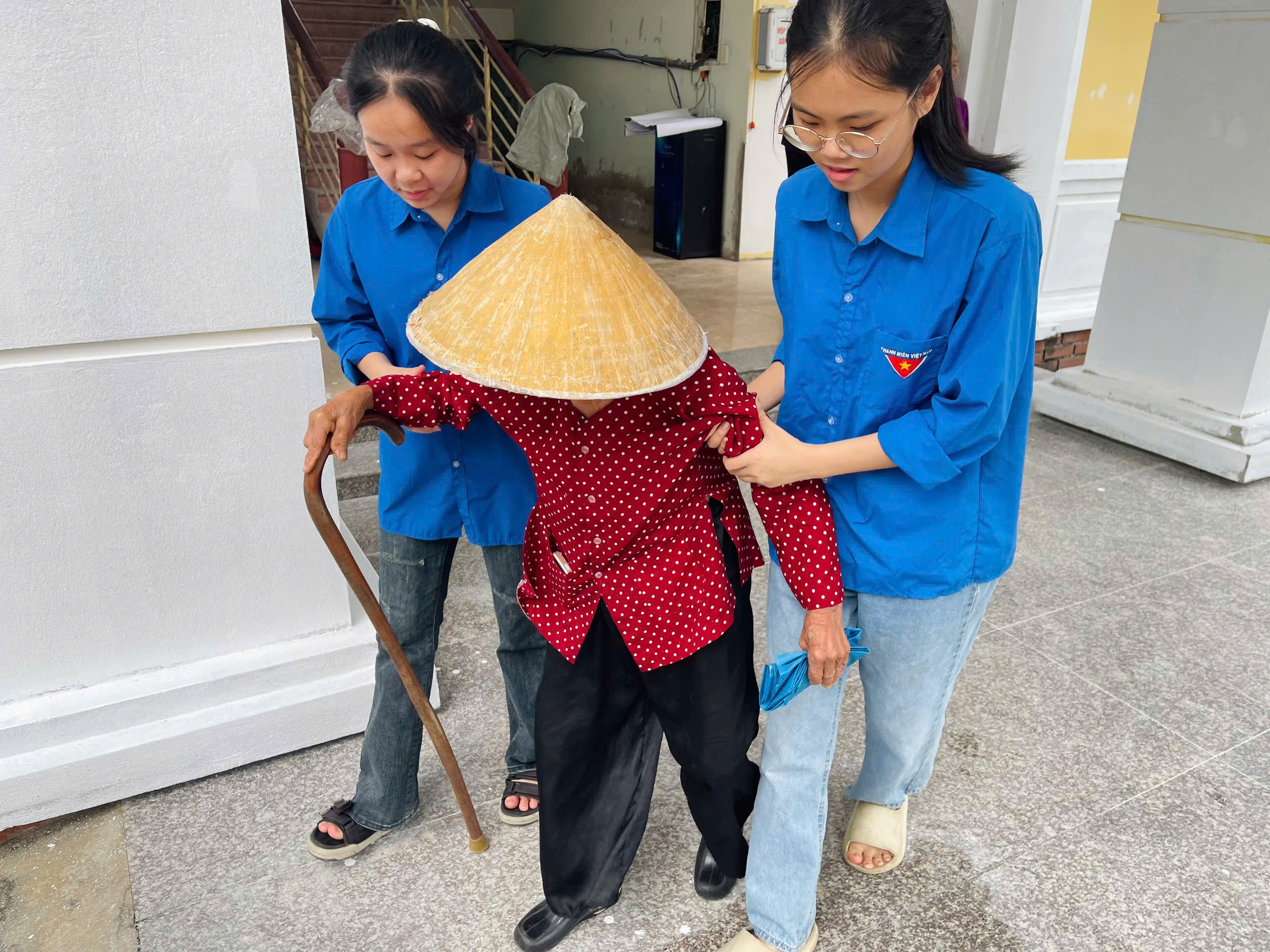 Anh-tin-bai