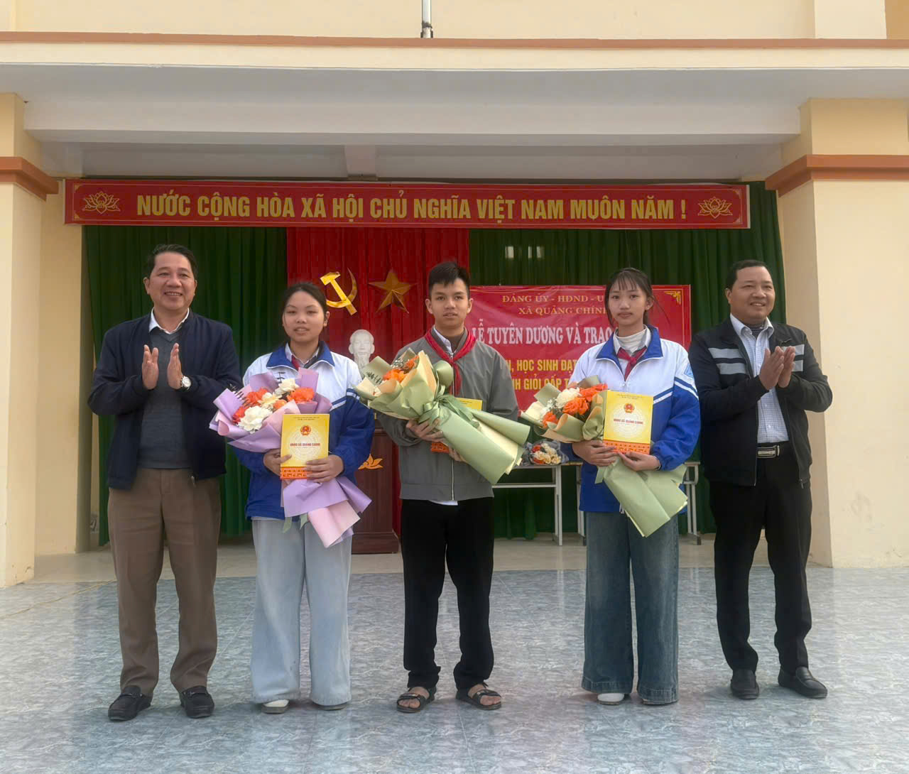 XÃ QUẢNG CHÍNH TỔ CHỨC LỄ TUYÊN DƯƠNG, TRAO THƯỞNG GIÁO VIÊN VÀ HỌC SINH ĐẠT THÀNH TÍCH TRONG KỲ THI HỌCSINH GIỎI CẤP TỈNH NĂM HỌC 2025 – 2026
