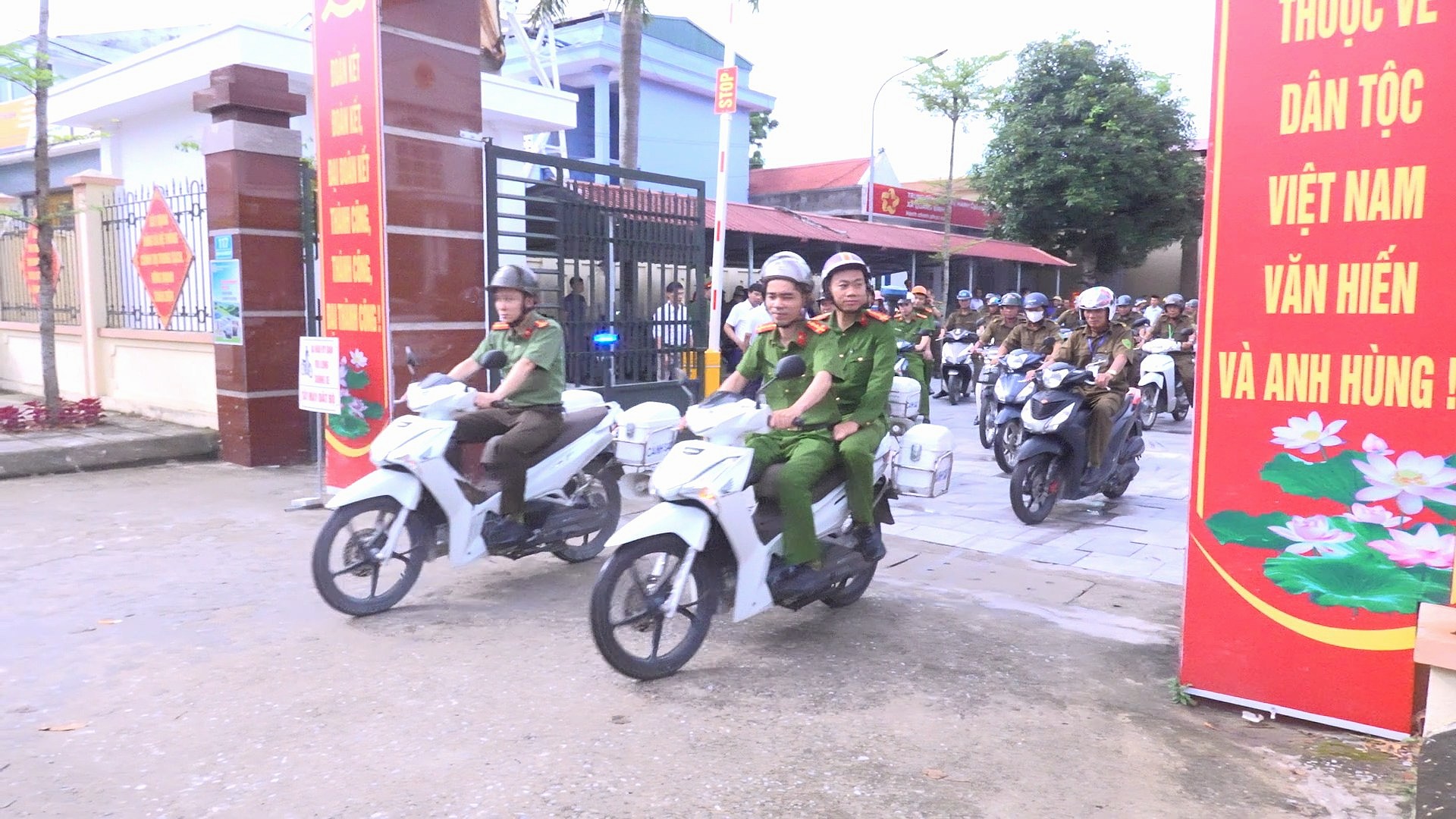 Anh-tin-bai