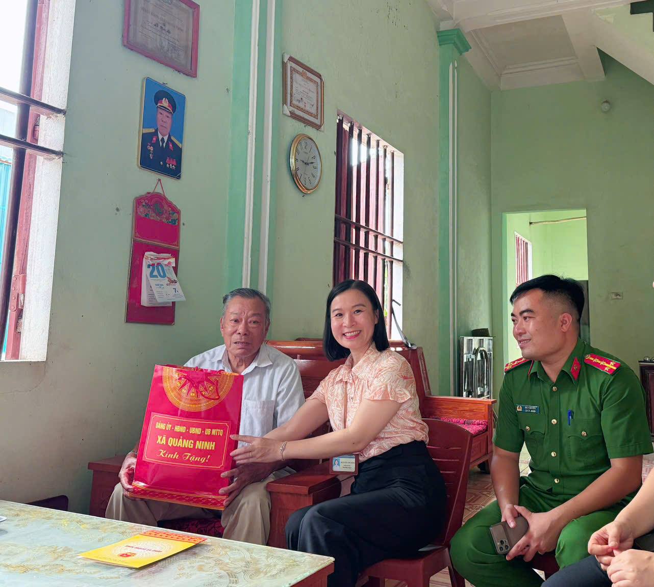 Anh-tin-bai