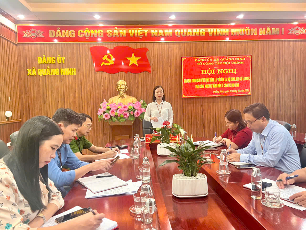 Đảng ủy xã Quảng Ninh tổ chức Hội nghị giao ban thông qua quyết định thành lập Tổ công tác Nội chính; ban hành Quy chế hoạt động; thông báo phân công nhiệm vụ thành viên tổ nội chính 