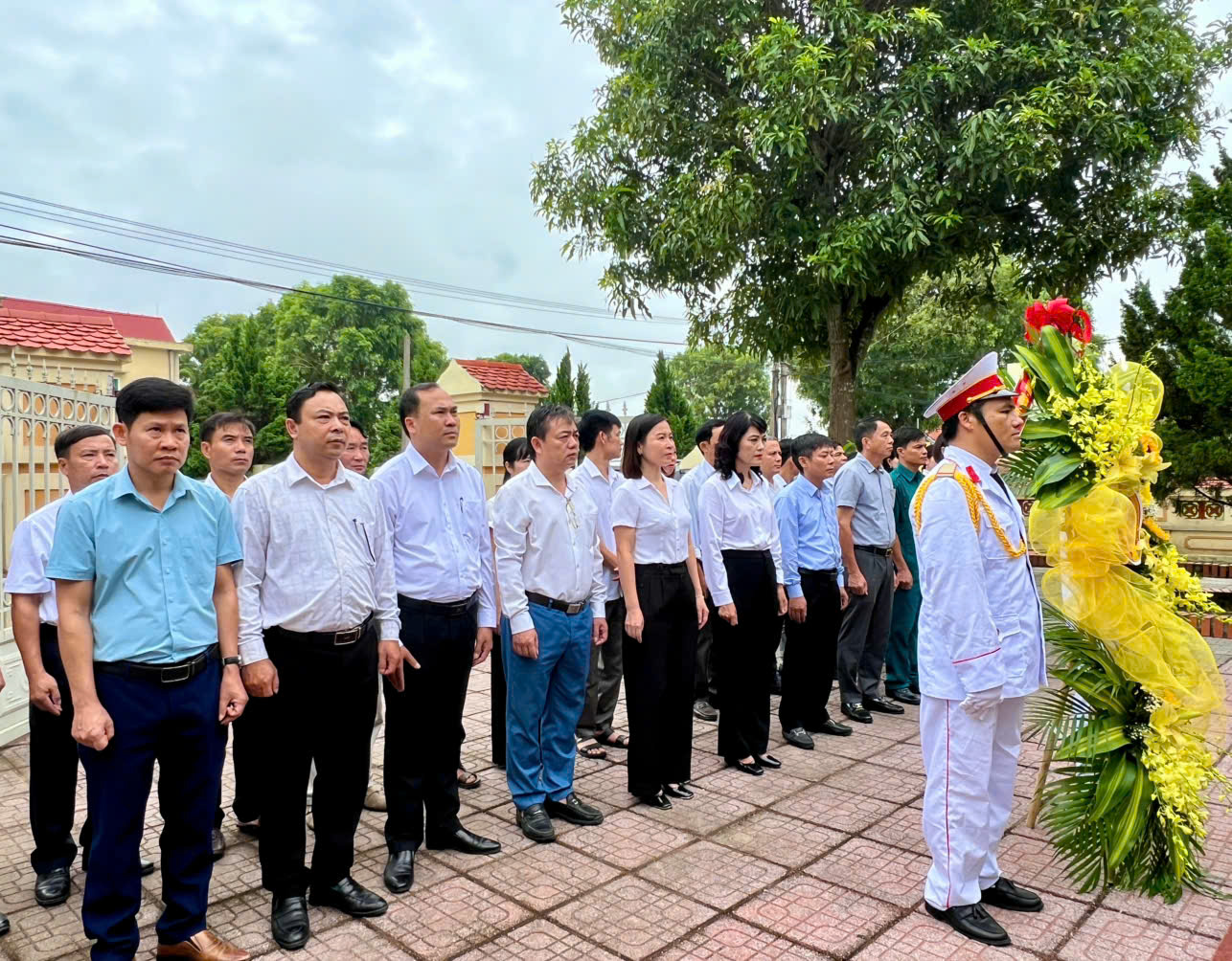 Xã Quảng Ninh tổ chức Lễ dâng hương viếng các Anh hùng Liệt sĩ