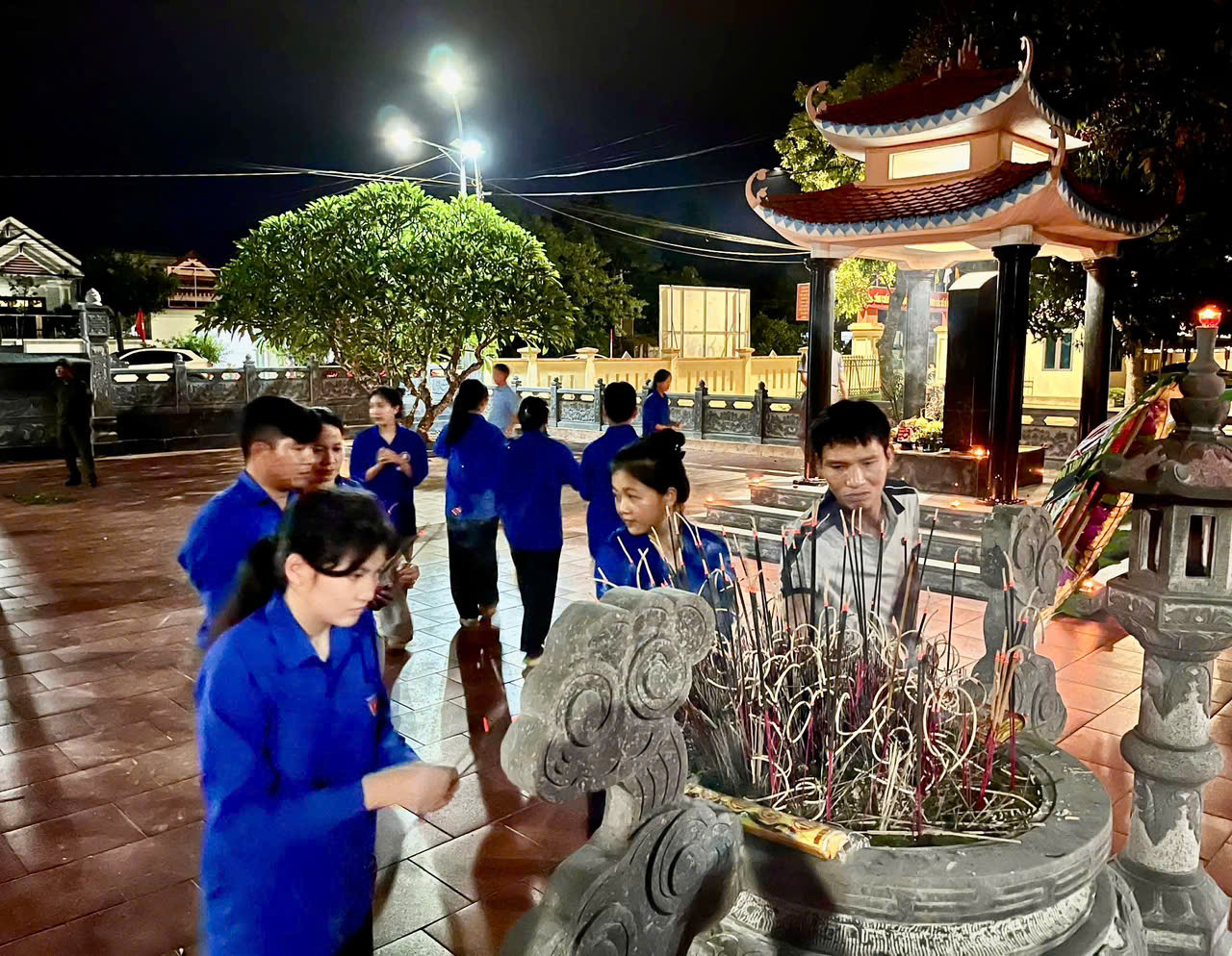 Anh-tin-bai