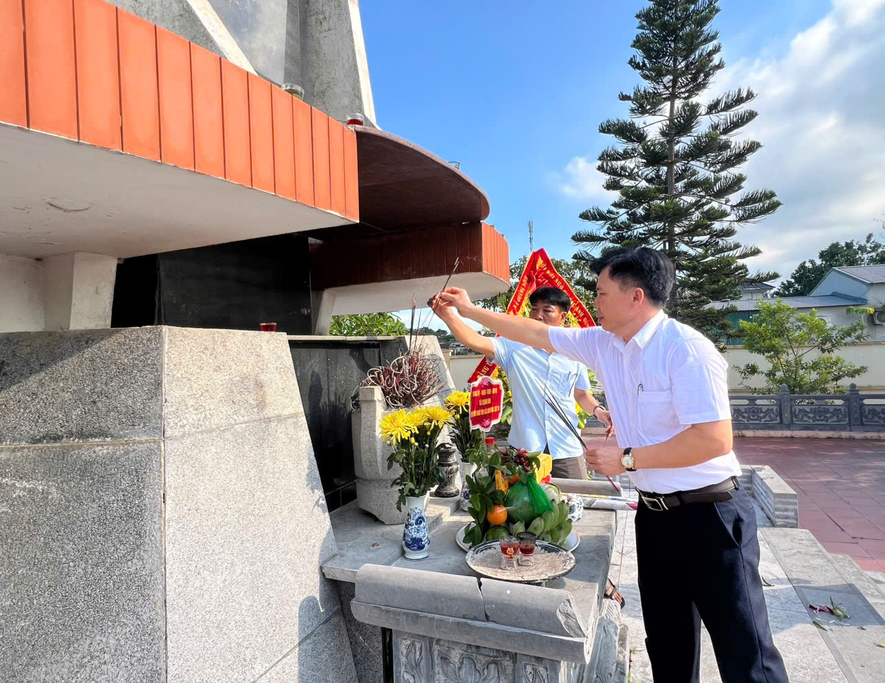 Anh-tin-bai