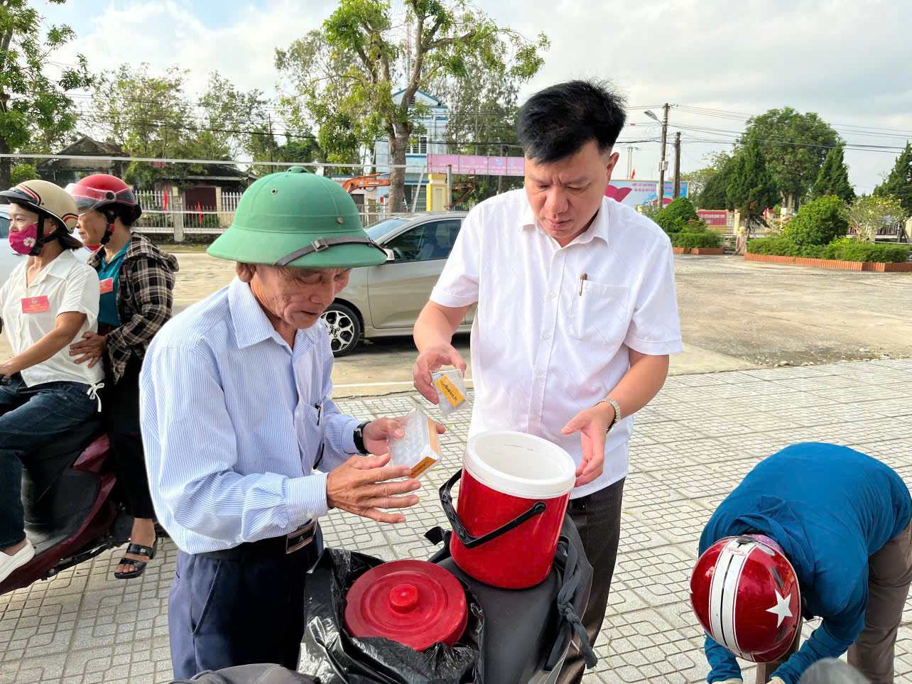 Anh-tin-bai