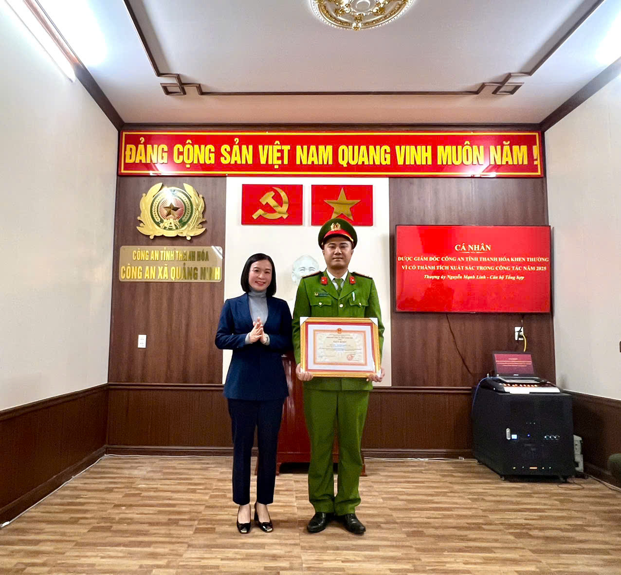 Anh-tin-bai