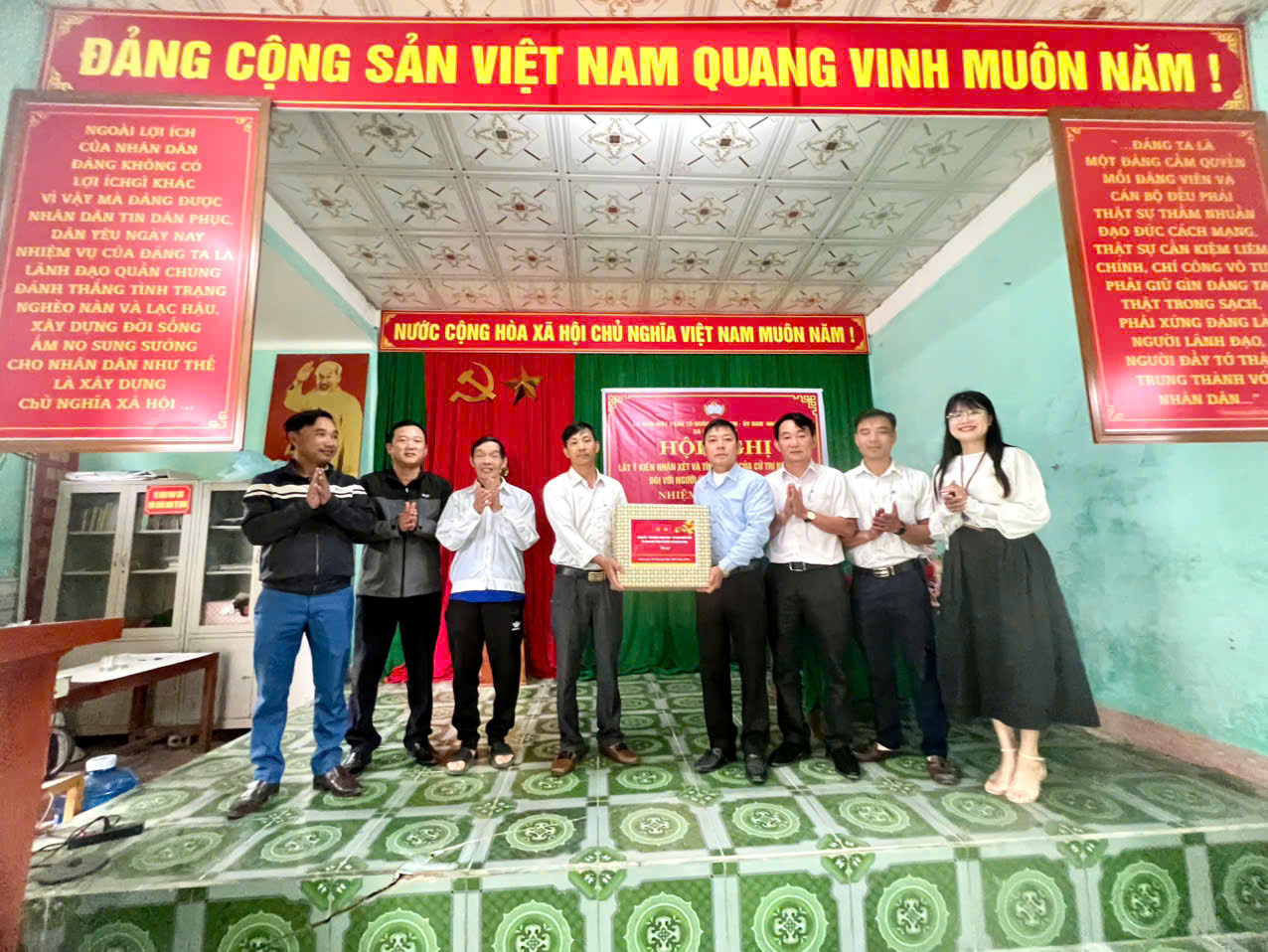 Anh-tin-bai