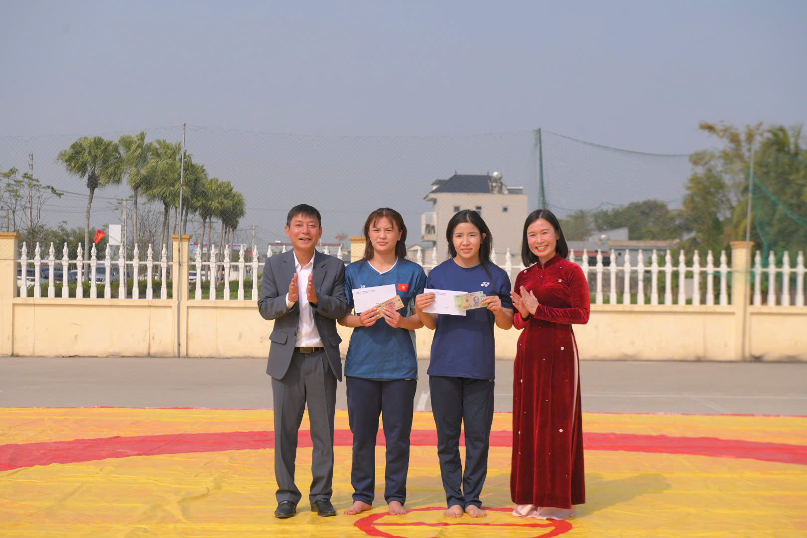Anh-tin-bai