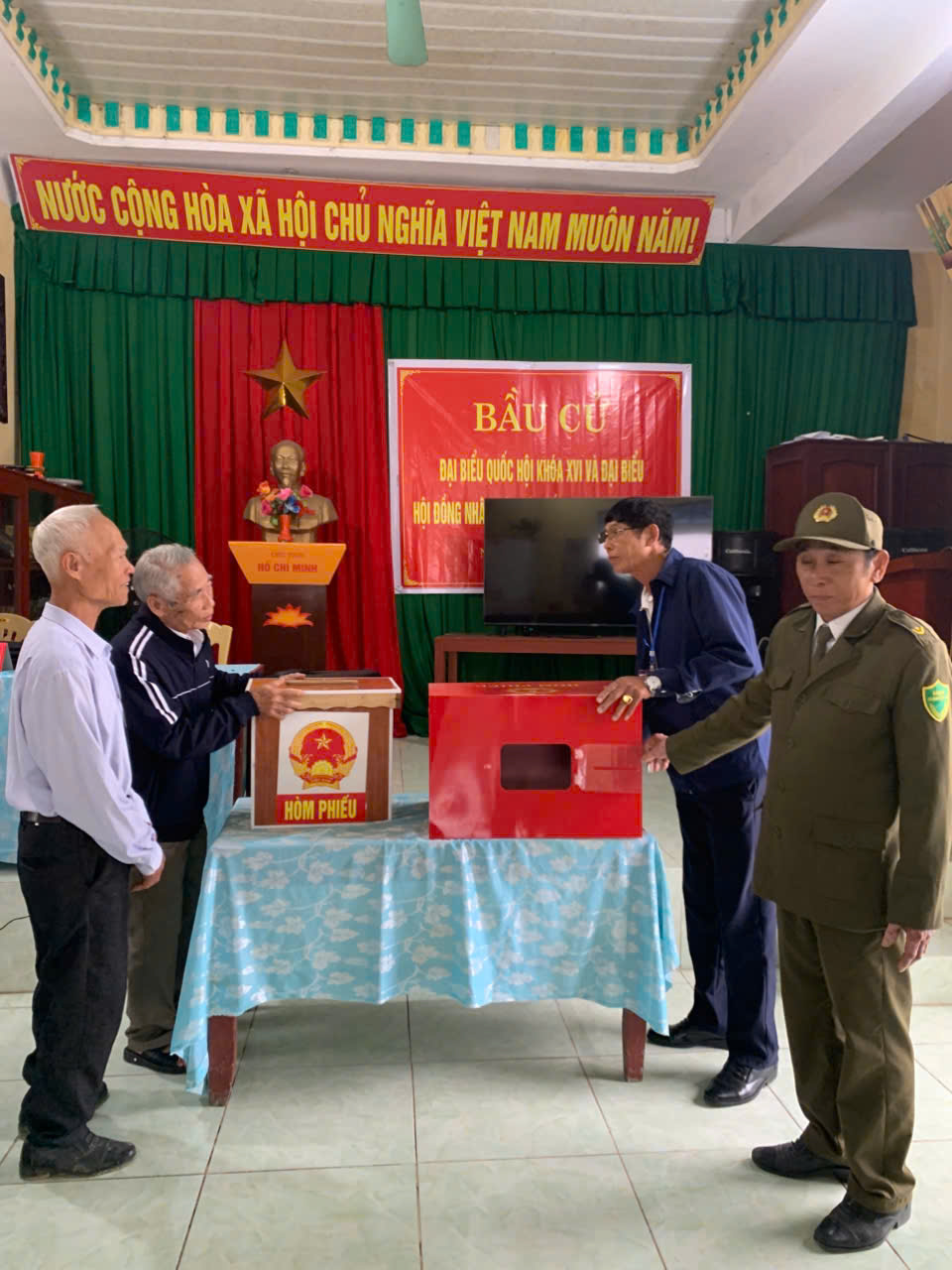 D:\Trung tâm CU DVC\2026\Bầu Cử 2026\z7621469116508_0321eca7ef07fb51a80182154f281fef.jpg