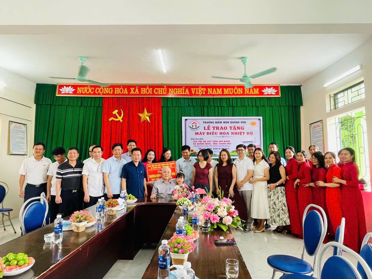 C:\Users\Admin\Desktop\Ảnh các loại\Cac đb chup anh lưu niem.jpg