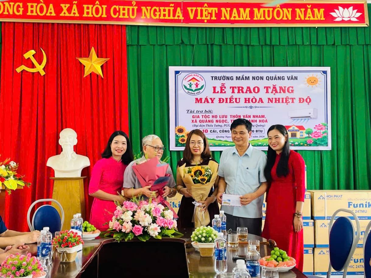 C:\Users\Admin\Desktop\Ảnh các loại\BGh tang hao và thư tri an GĐ bác Đỉnh.jpg