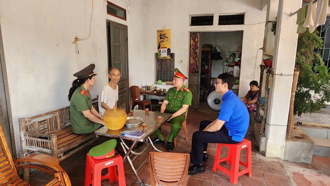 F:\Trung tâm CU DVC\2026\Đoàn Xã Tiến Anh\1785066581624_1048875079332903419_1048875079332903419_1ee7d4e3acf0c49769b342faf4a1c9d2.jpg