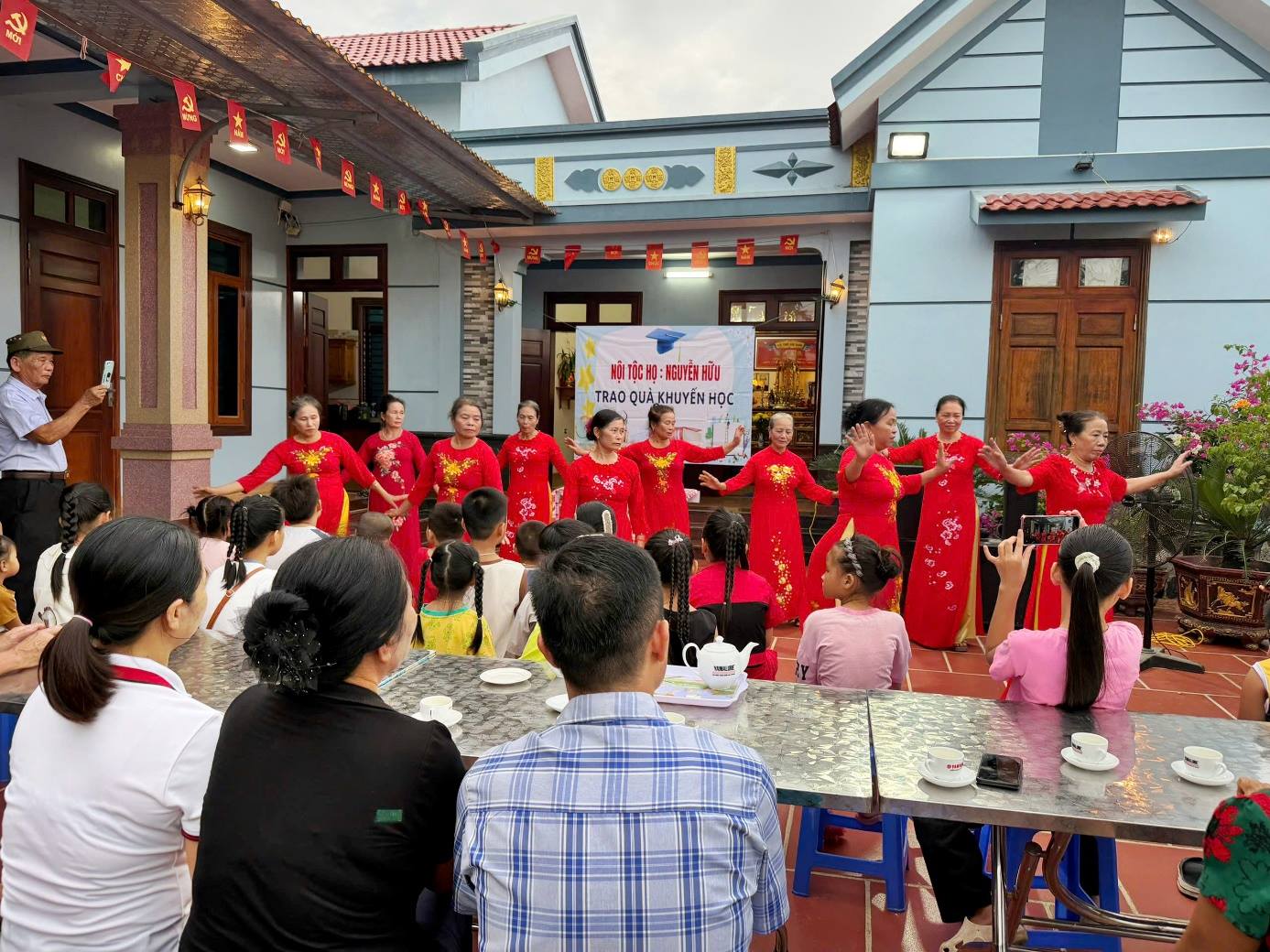 F:\Trung tâm CU DVC\2026\Thôn\Thắng Văn Nham\1785720195360_1930718169572567230_1930718169572567230_9b21f4a34159d88242dede60410cd89e.jpg