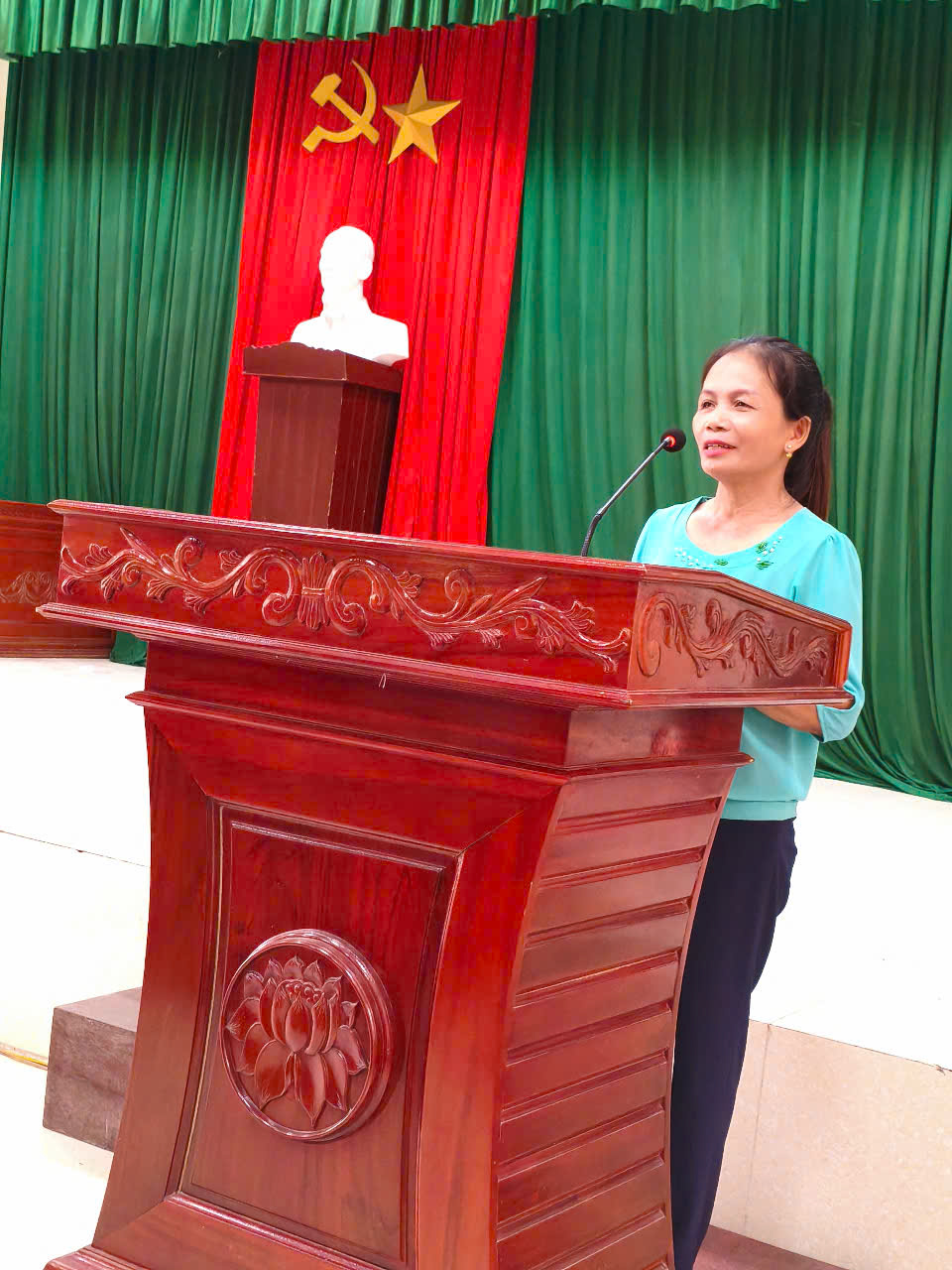 D:\Hiếu 2025\Hội Nghị\z6794180643231_d17fa5975ce20f15a5100dc4a166ec2c.jpg