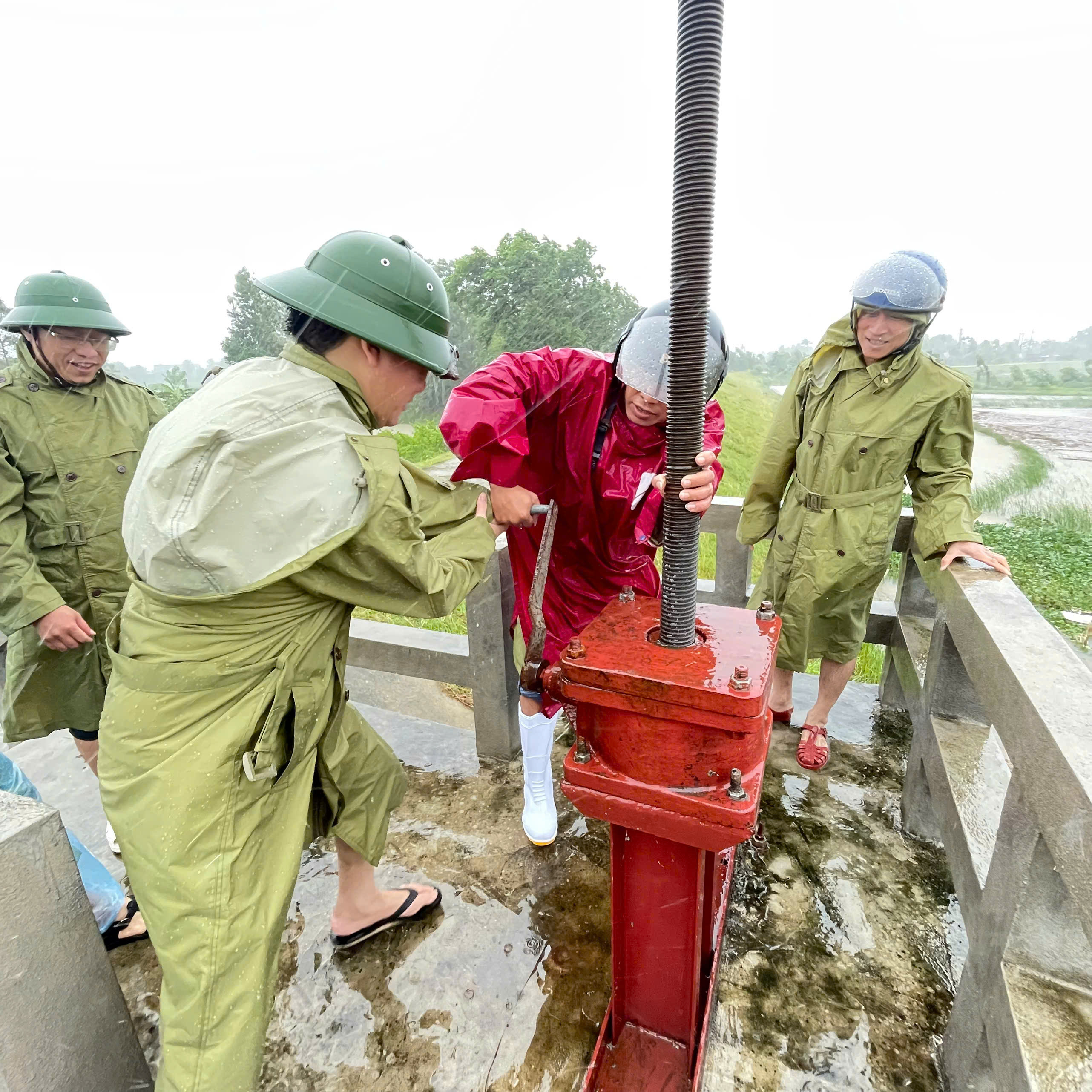 D:\Trung tâm CU DVC\Bảo Số 3\z6829619334100_67cb45b157de532a39f02dff91c78505.jpg