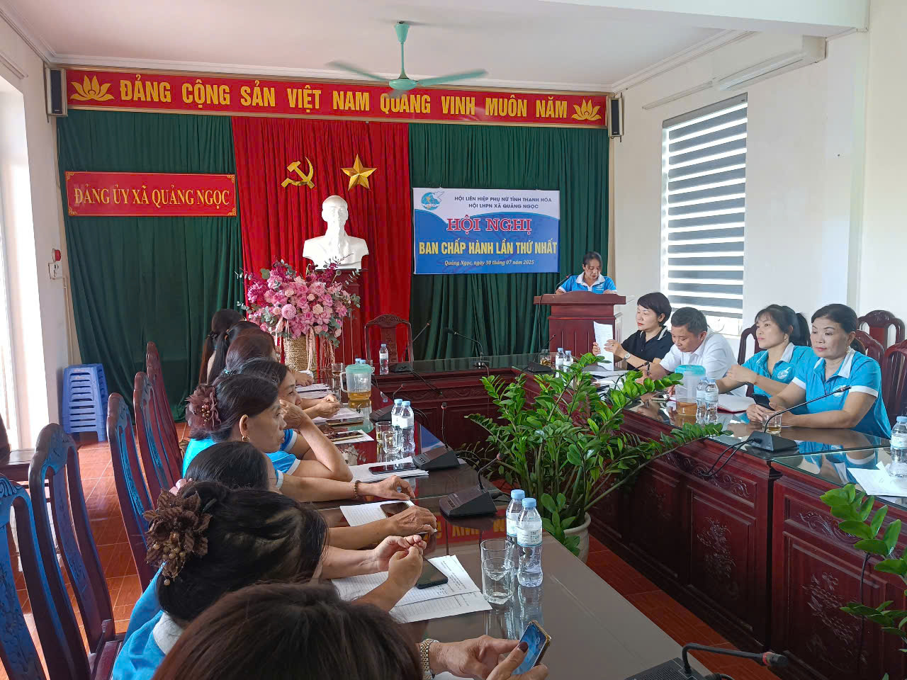 D:\Tuyên truyền\Ảnh\PN\gen-h-z6859383339444_f5e1e50075652b59ee82e39554d37d11.jpg