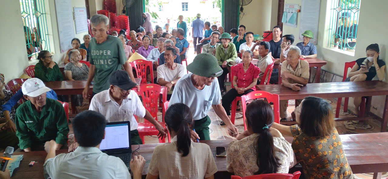 D:\Tuyên truyền\Ảnh\Cấp tiền\e472989f7e9cf5c2ac8d7.jpg
