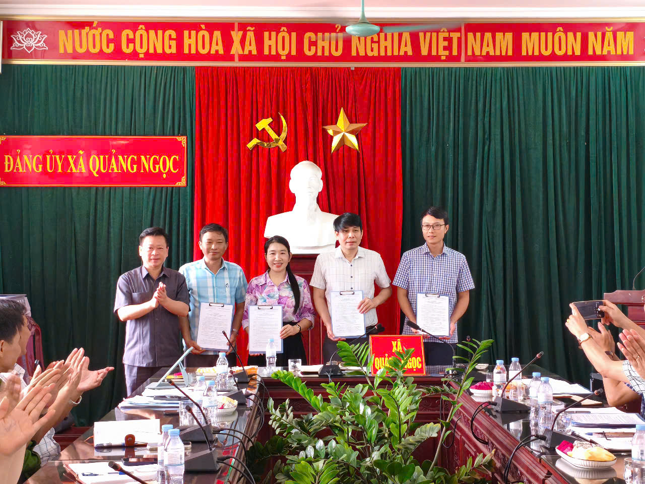 Anh-tin-bai