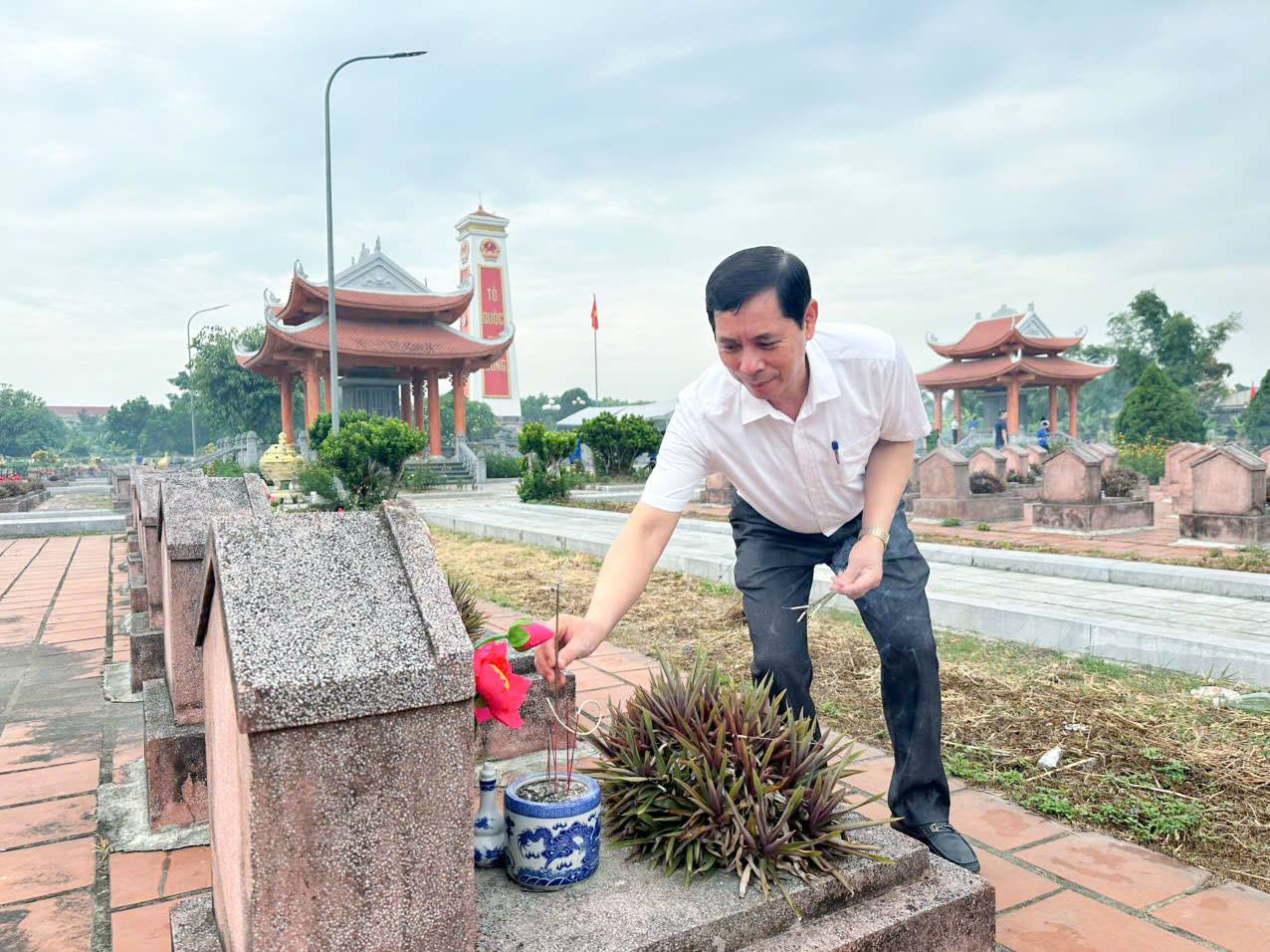 Anh-tin-bai