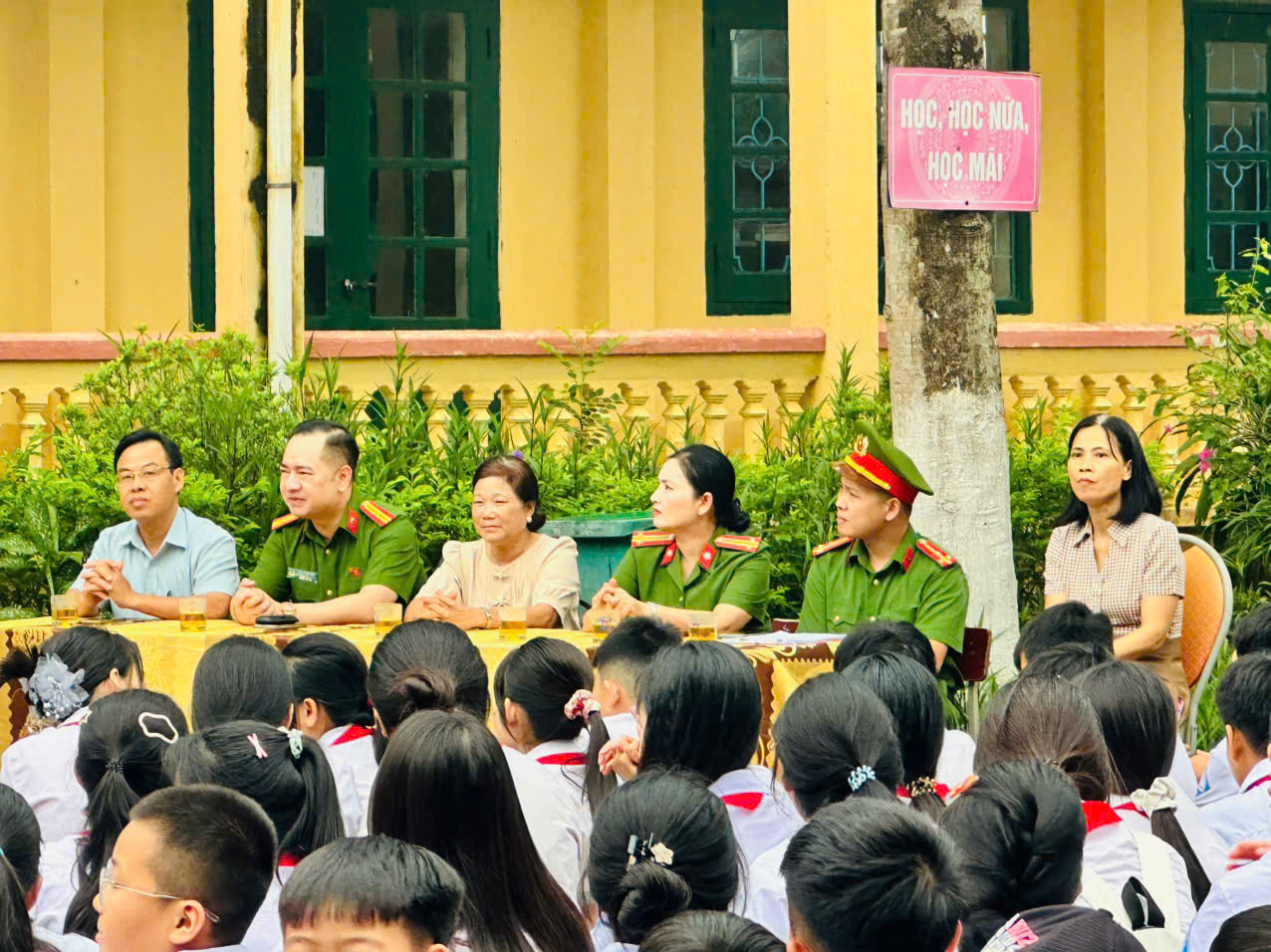 Anh-tin-bai